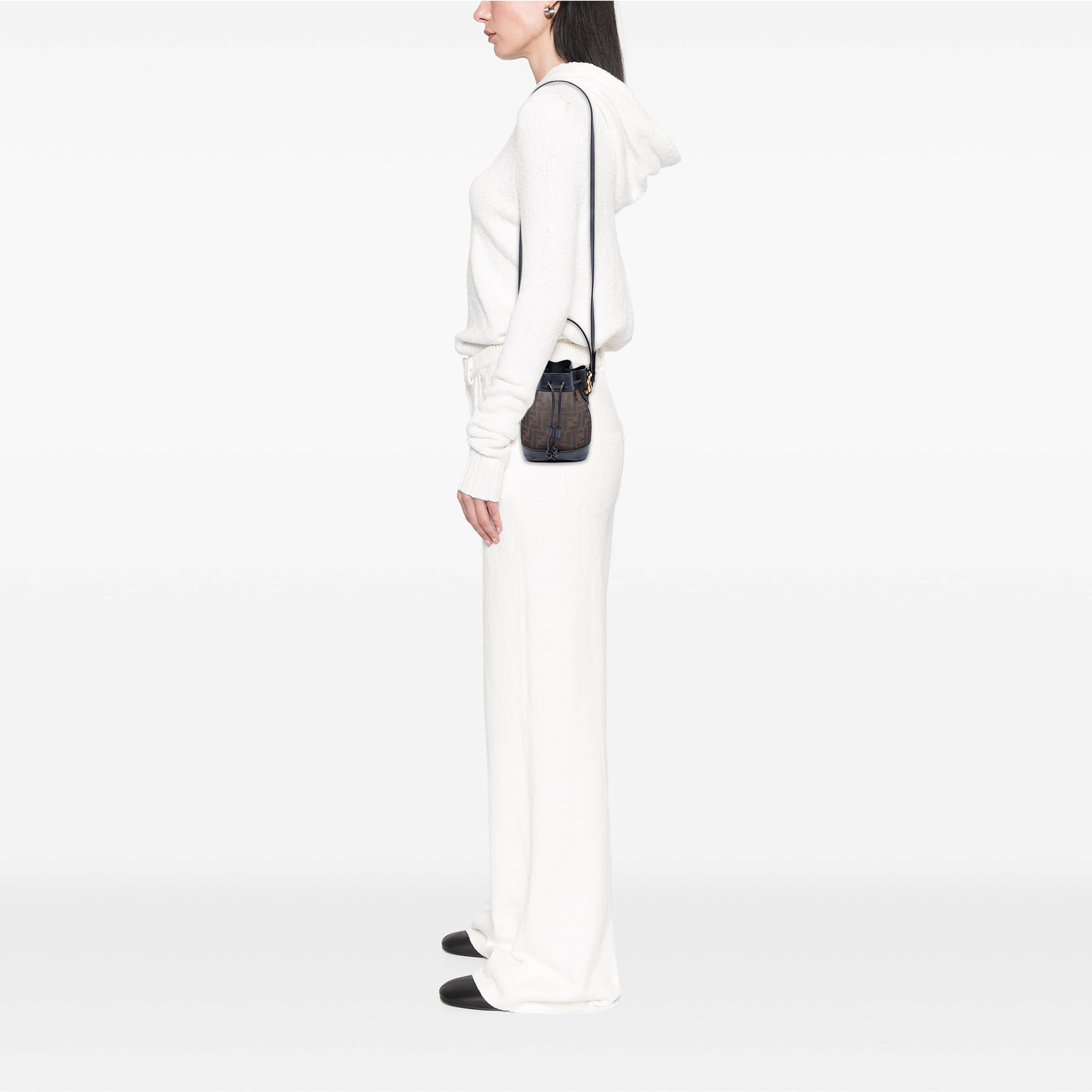 Fendi Mini Zucca Mesh Mon Tresor Bucket Bag, från Luxclusif, i färgen brun. Klicka för att öppna bilden i stort format