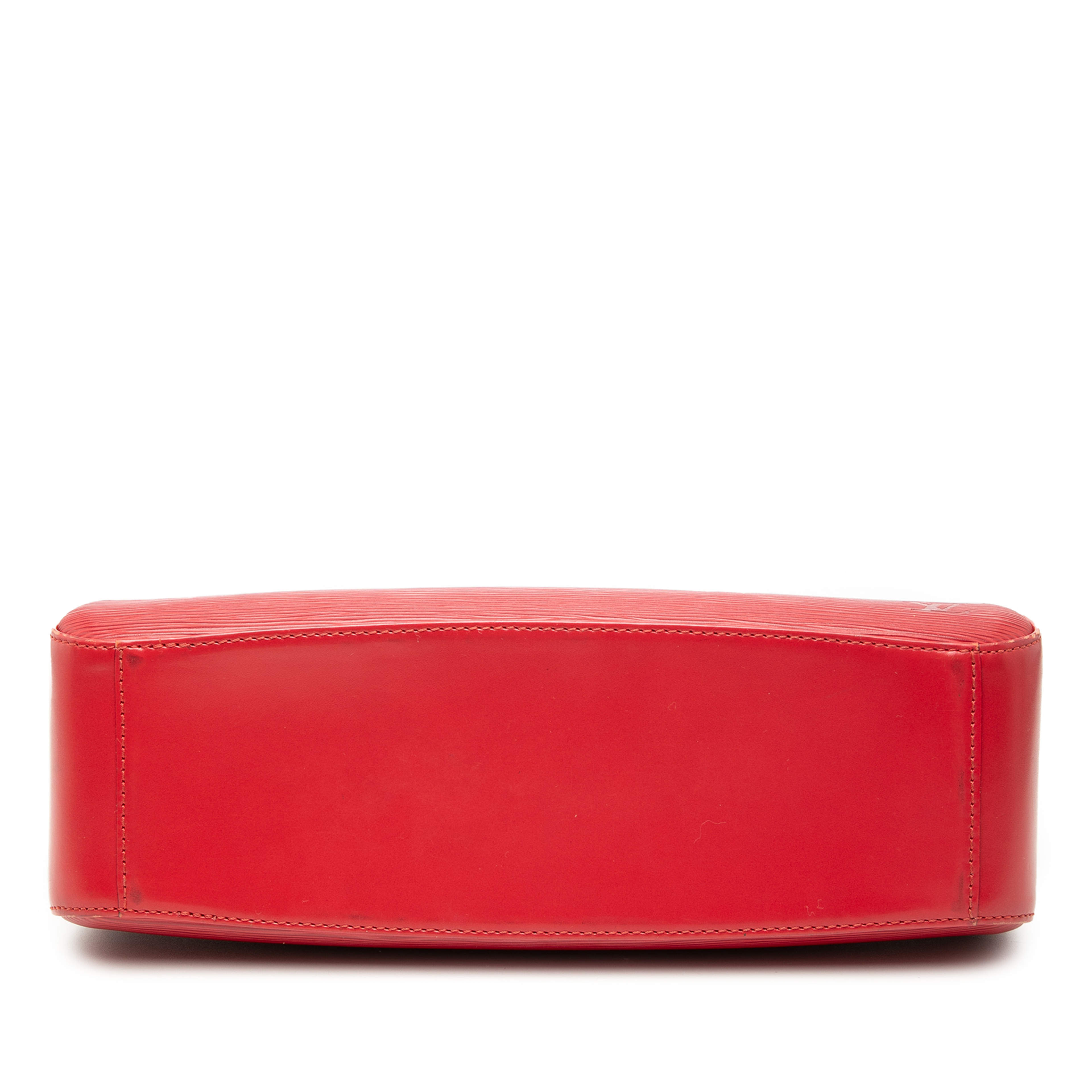 Louis Vuitton Epi Jasmine, från Luxclusif, i färgen red. Klicka för att öppna bilden i stort format