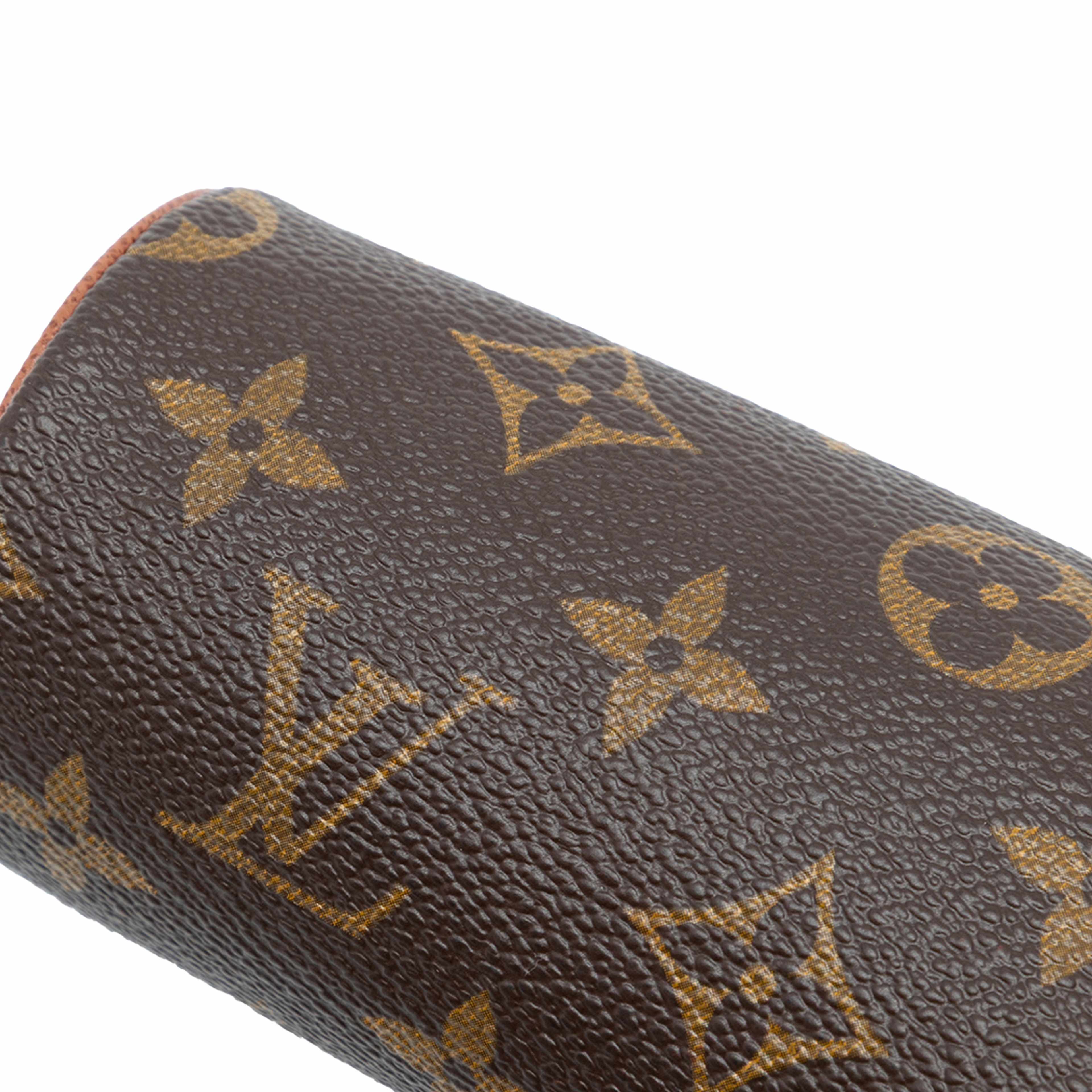 Louis Vuitton Monogram Papillon Pochette, från Luxclusif, i färgen brown. Klicka för att öppna bilden i stort format