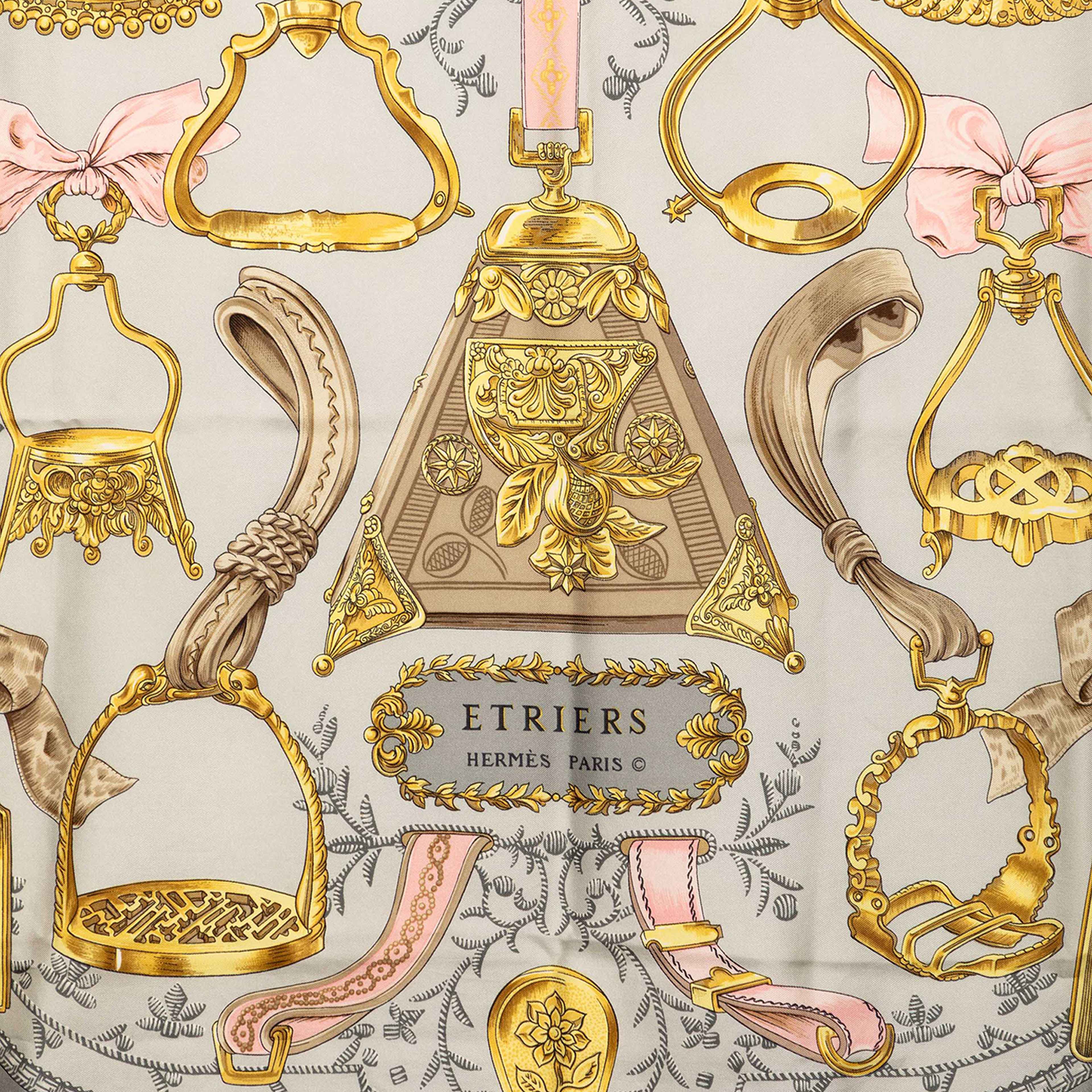 Hermès Etriers Silk Scarf, från Luxclusif, i färgen gray. Klicka för att öppna bilden i stort format