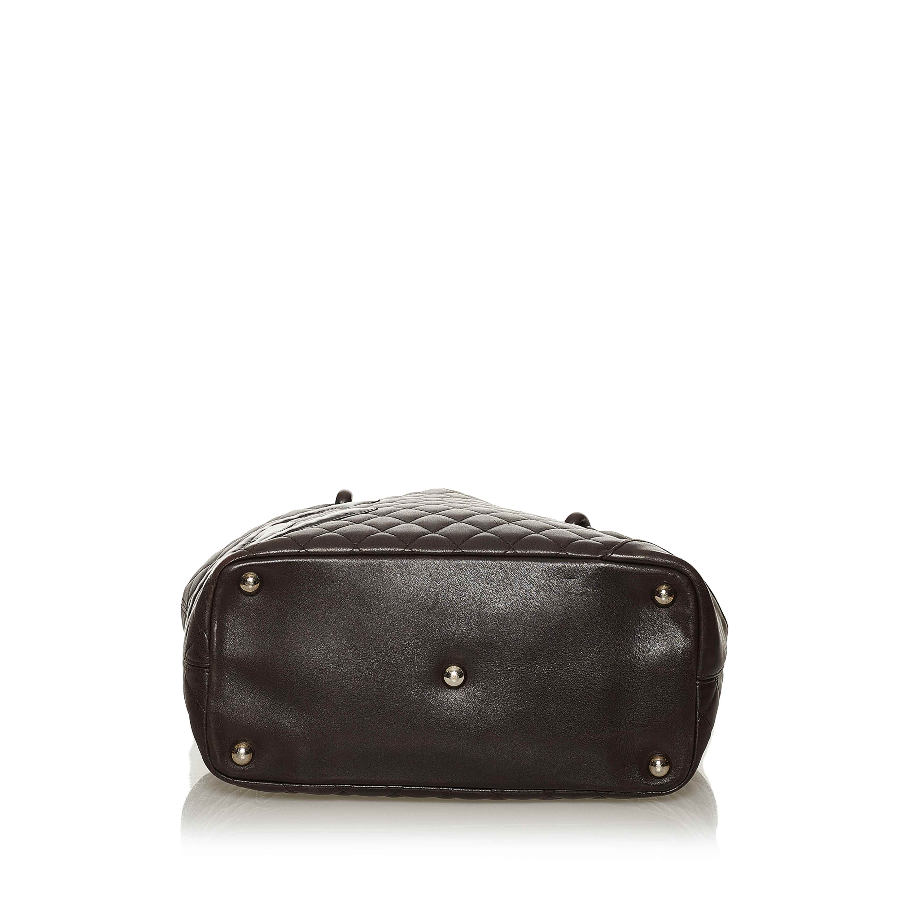 Chanel Cambon Ligne Tote, från Luxclusif, i färgen brown. Klicka för att öppna bilden i stort format