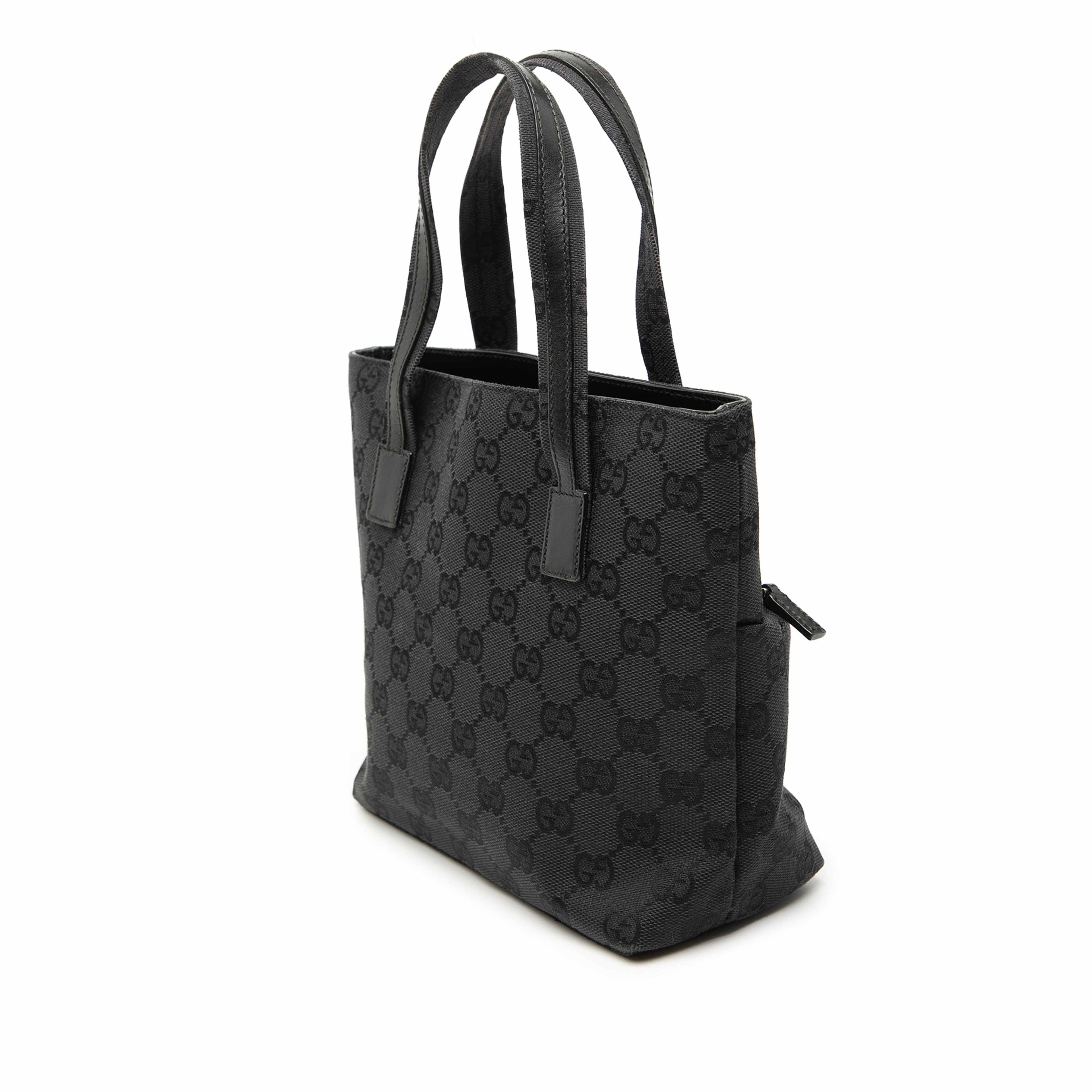 Gucci Gg Canvas Handbag, från Luxclusif, i färgen svart. Klicka för att öppna bilden i stort format