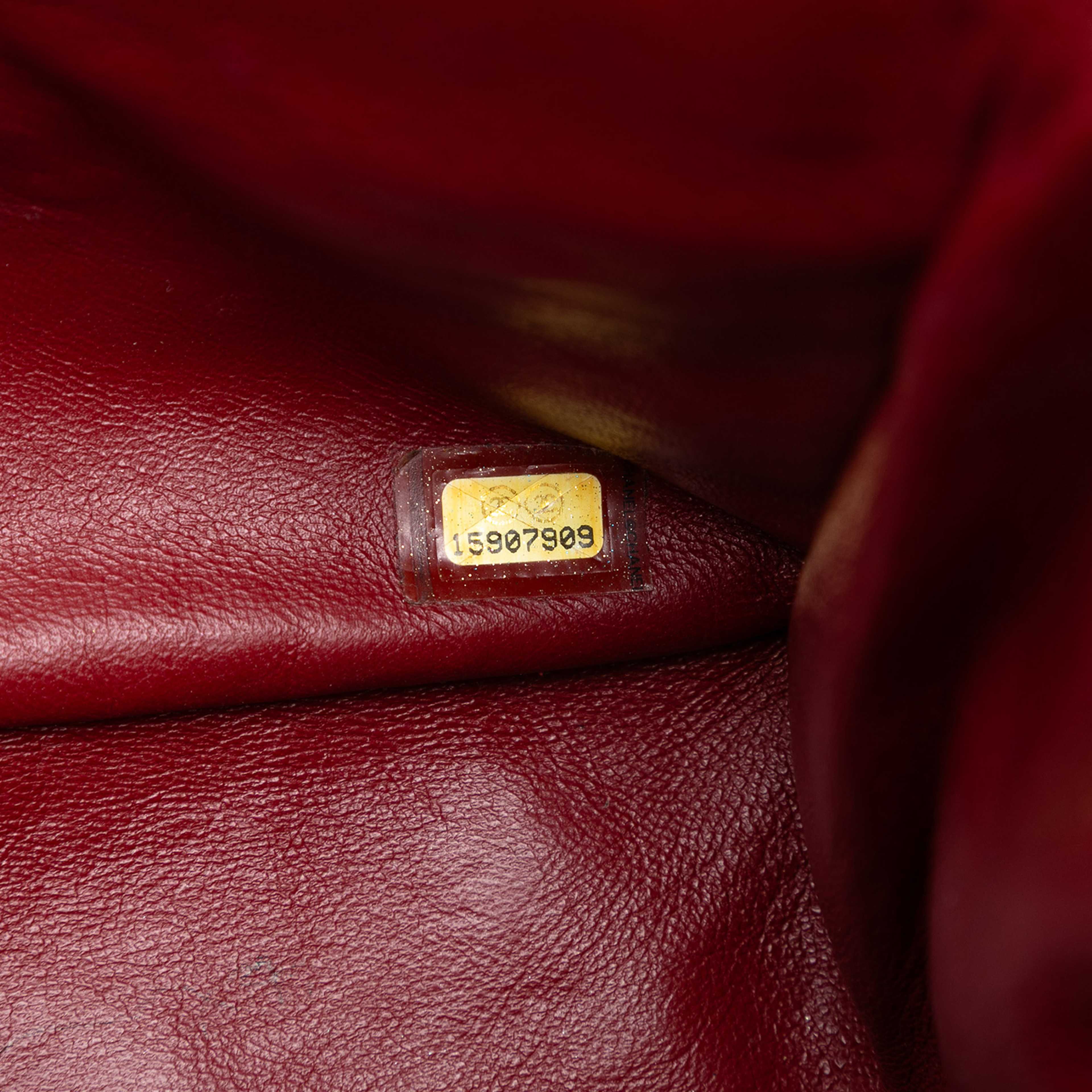 Chanel Quilted Aged Calfskin Reissue 2.55 Double Flap 227, från Luxclusif, i färgen red. Klicka för att öppna bilden i stort format