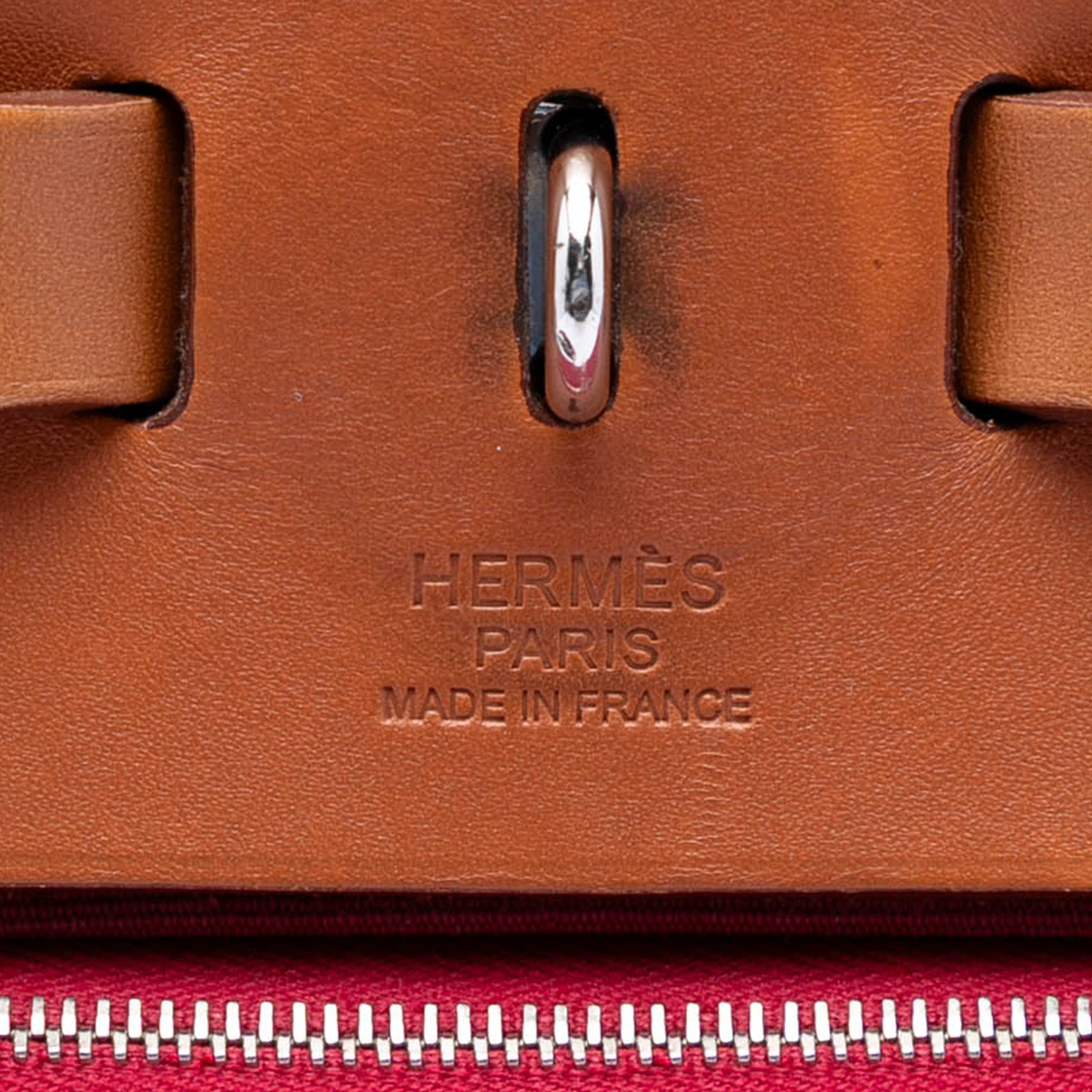 Hermès Toile Herbag Zip 39, från Luxclusif, i färgen indian red. Klicka för att öppna bilden i stort format