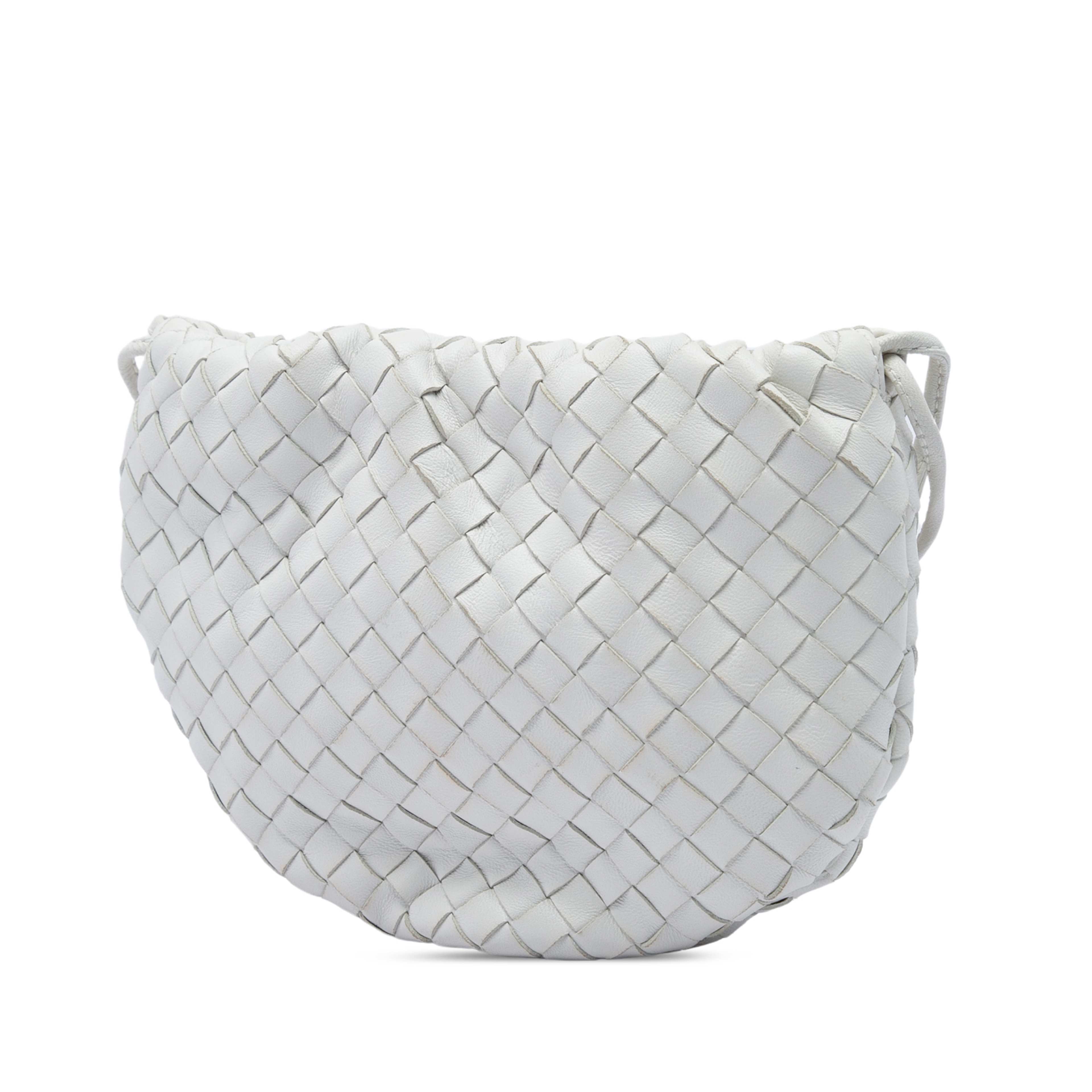 Bottega Veneta Mini Nappa Intrecciato Bulb Crossbody, från Luxclusif, i färgen vit. Klicka för att öppna bilden i stort format