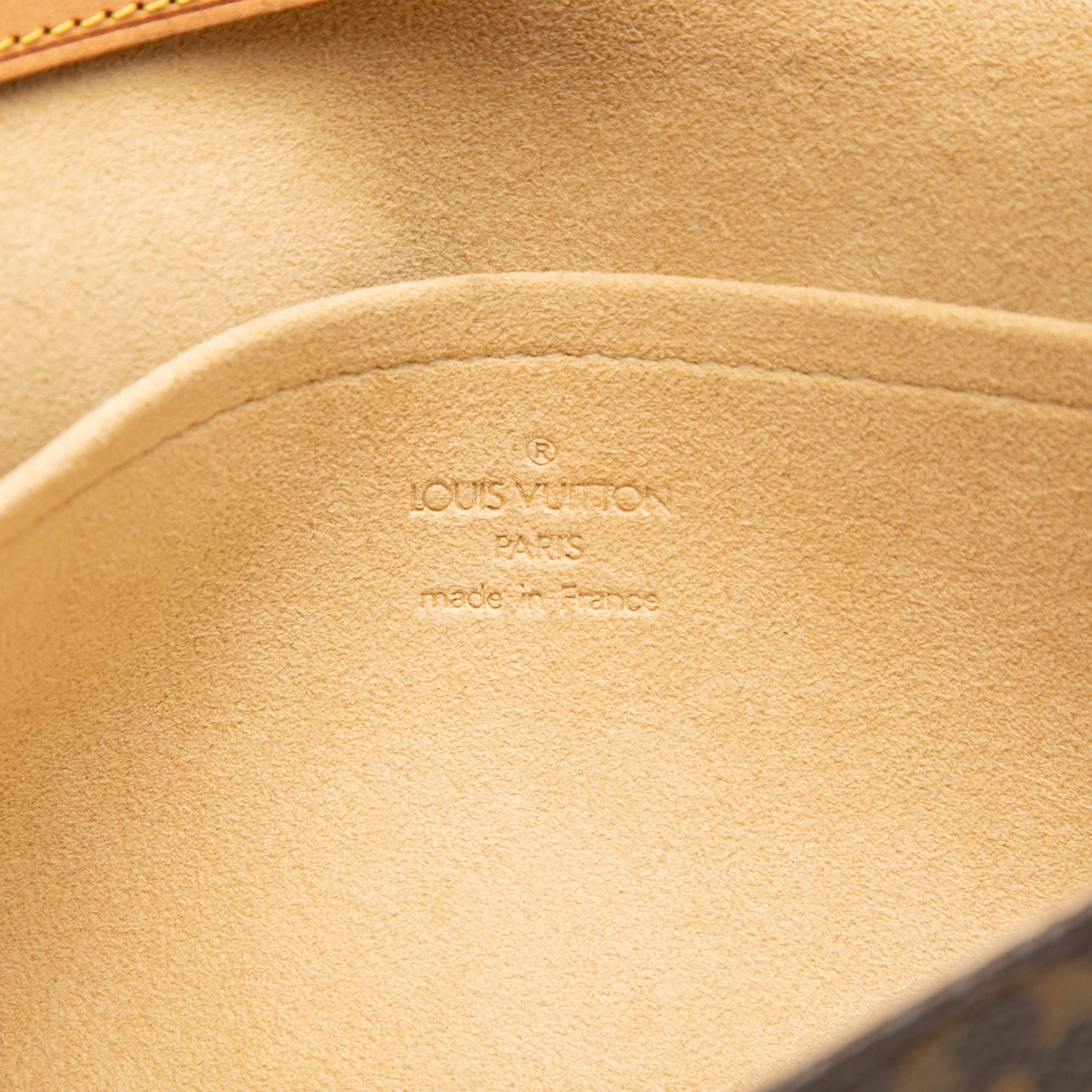 Louis Vuitton Monogram Pochette Twin Gm, från Luxclusif, i färgen brown. Klicka för att öppna bilden i stort format