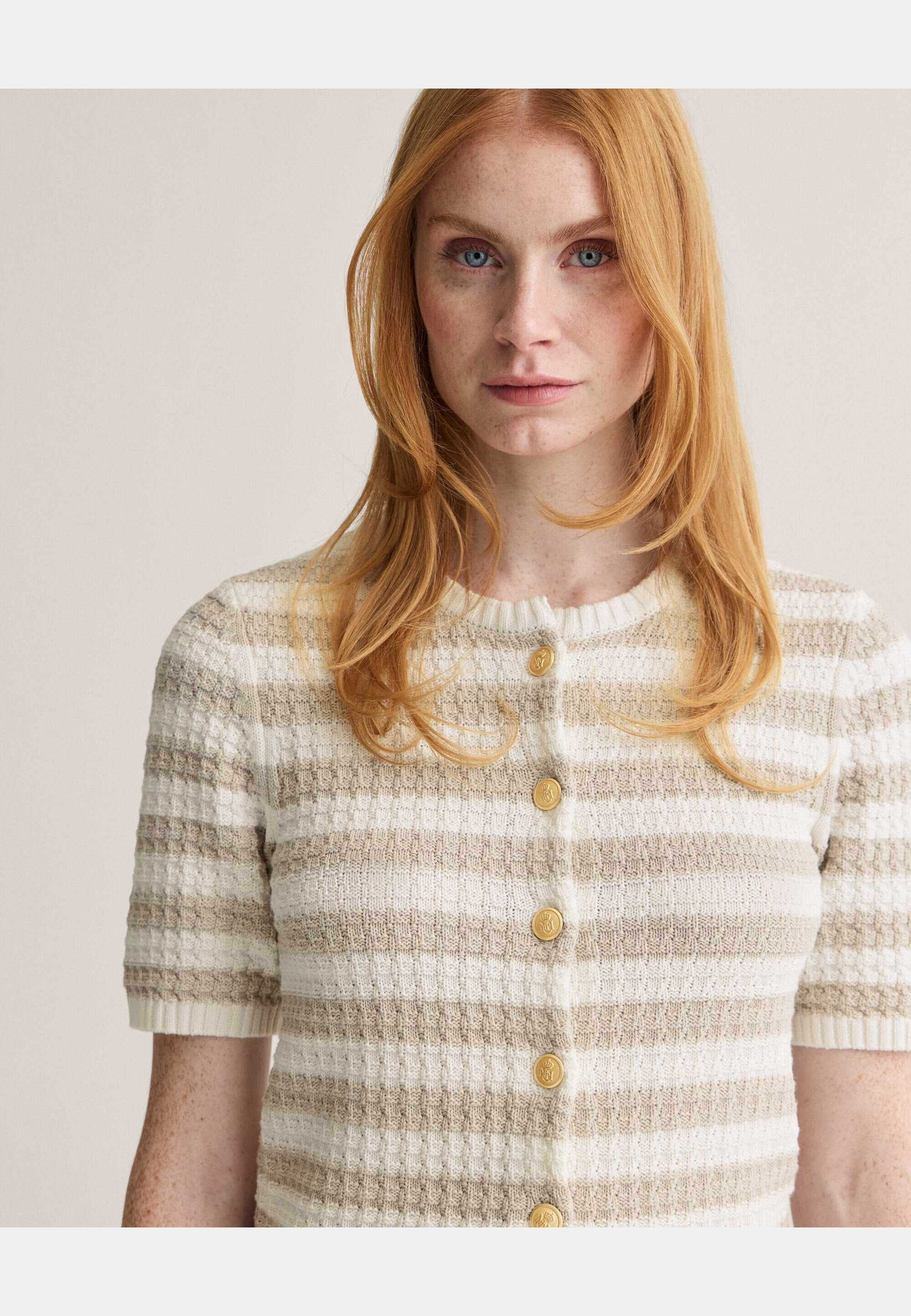 Hannah Cardigan, från Newhouse, i färgen american khaki. Klicka för att öppna bilden i stort format