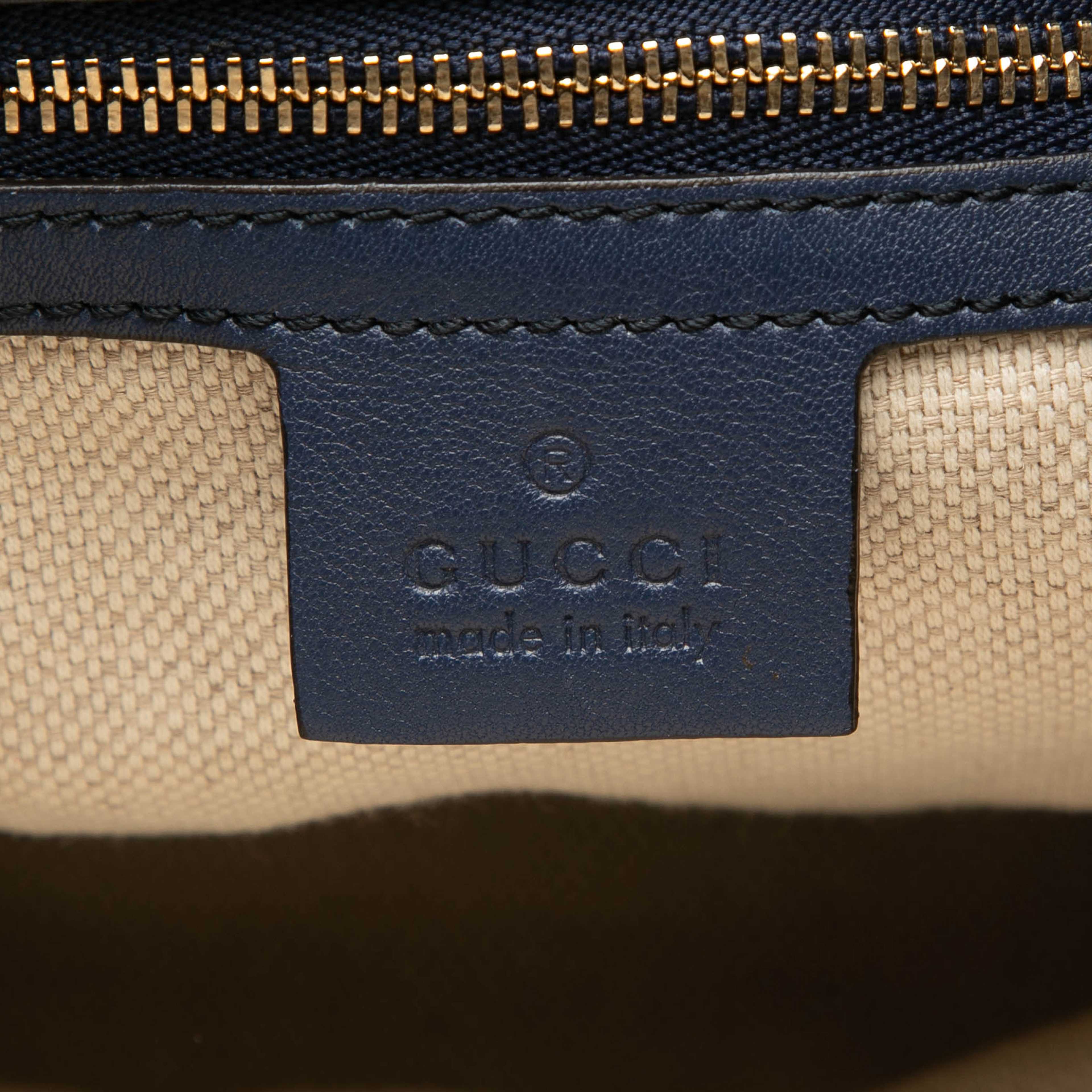 Gucci Small Patent Soho Satchel, från Luxclusif, i färgen navy. Klicka för att öppna bilden i stort format