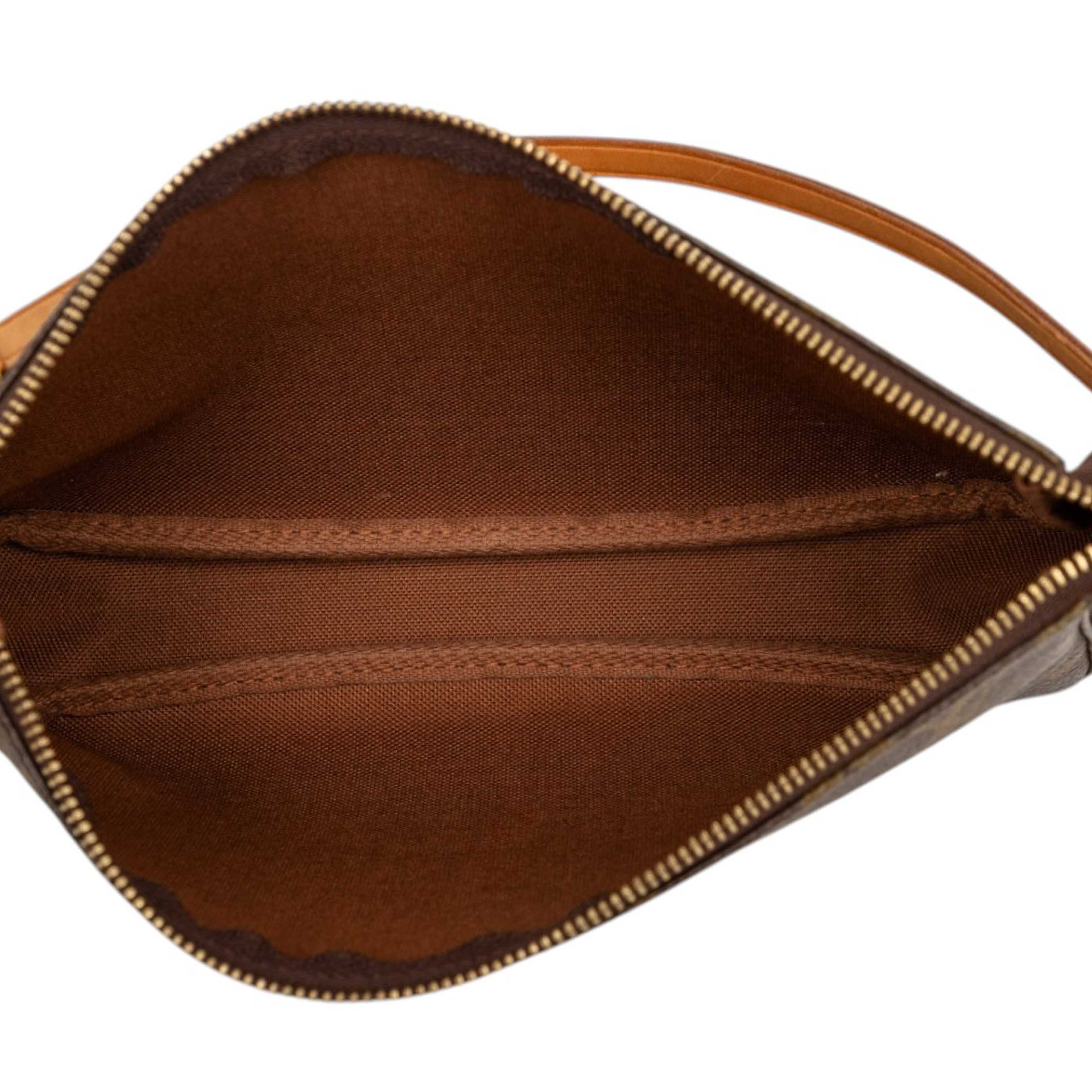 Louis Vuitton Monogram Pochette Accessoires, från Luxclusif, i färgen brown. Klicka för att öppna bilden i stort format