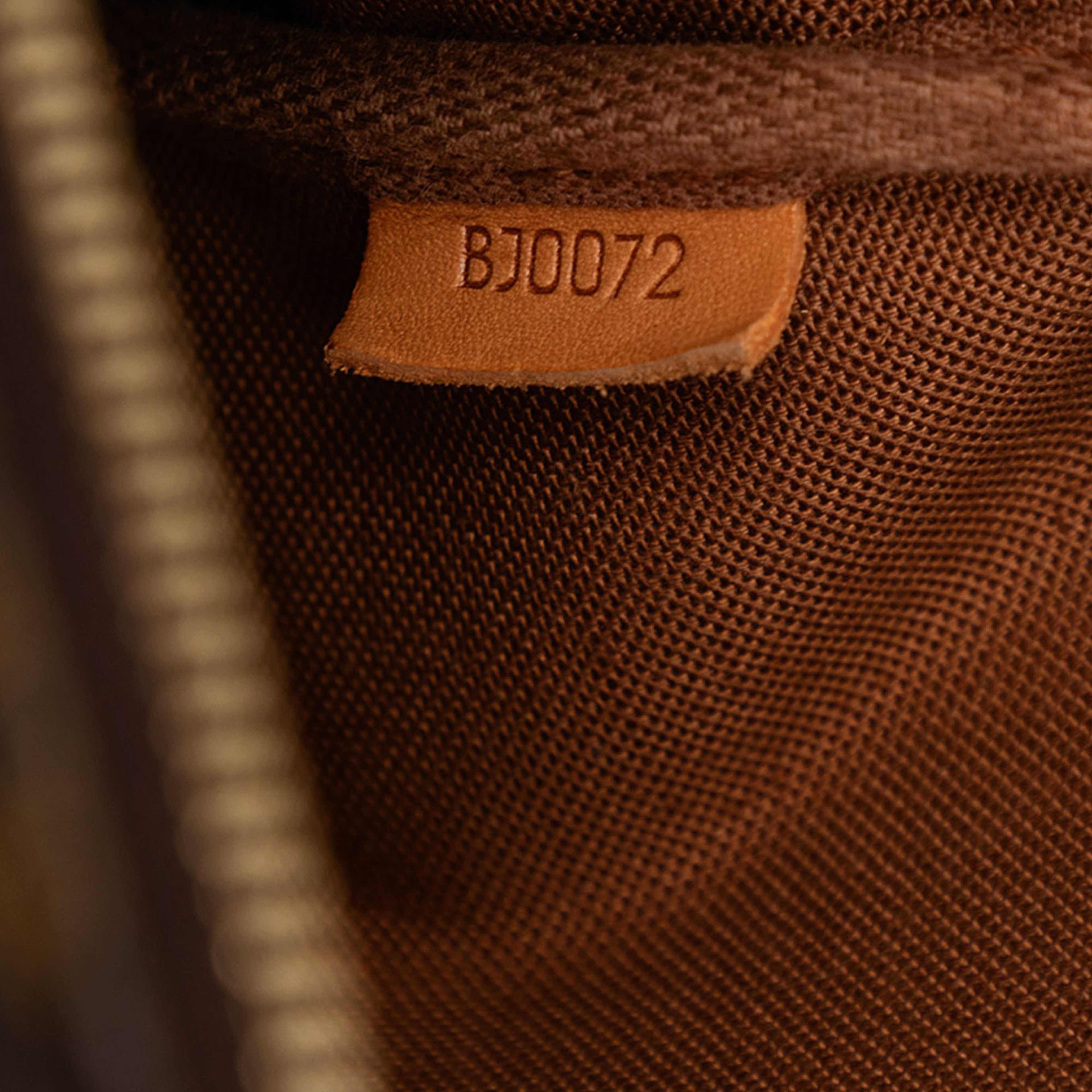 Louis Vuitton Monogram Pochette Accessoires, från Luxclusif, i färgen brown. Klicka för att öppna bilden i stort format
