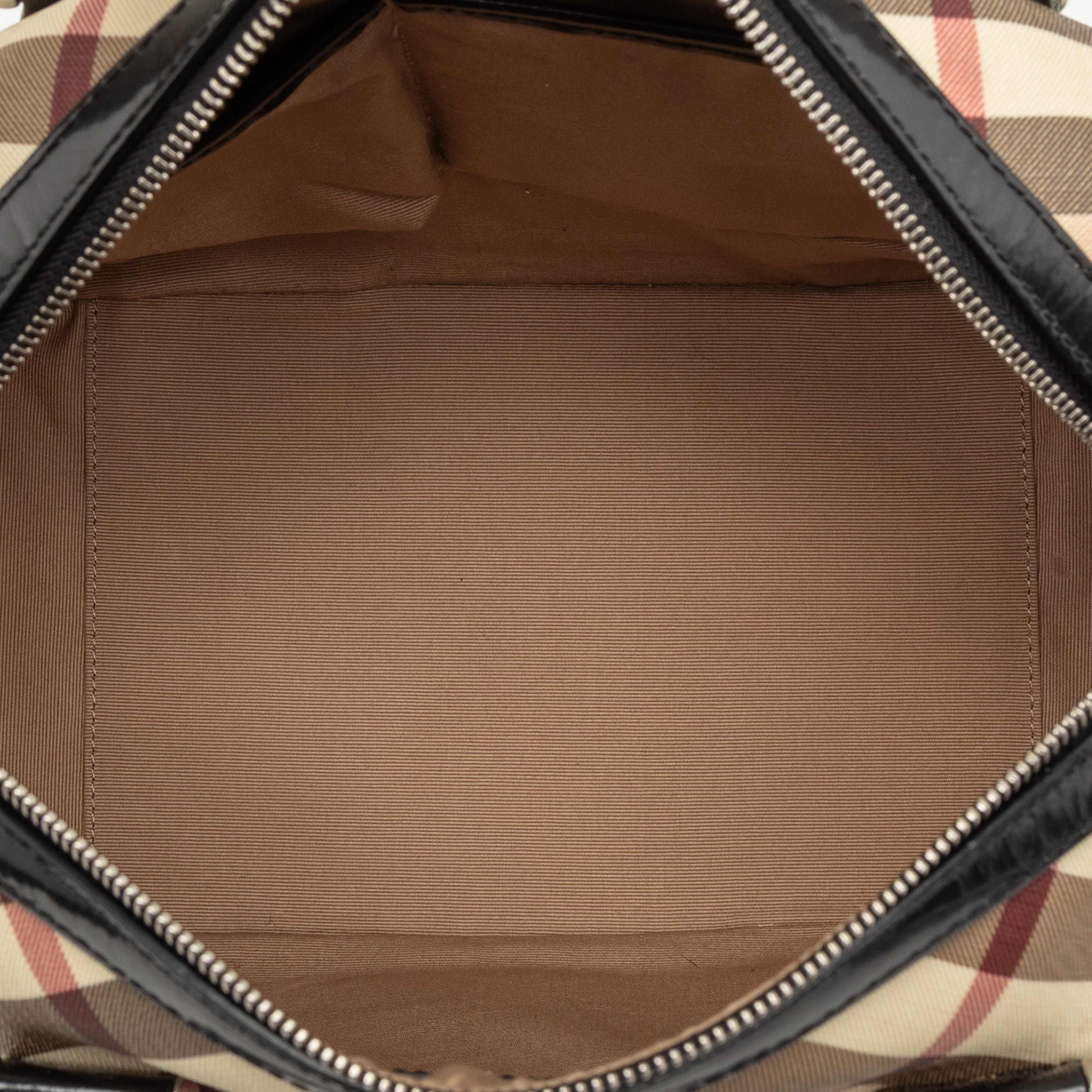 Burberry Supernova Check Coated Canvas Boston Bag, från Luxclusif, i färgen beige. Klicka för att öppna bilden i stort format