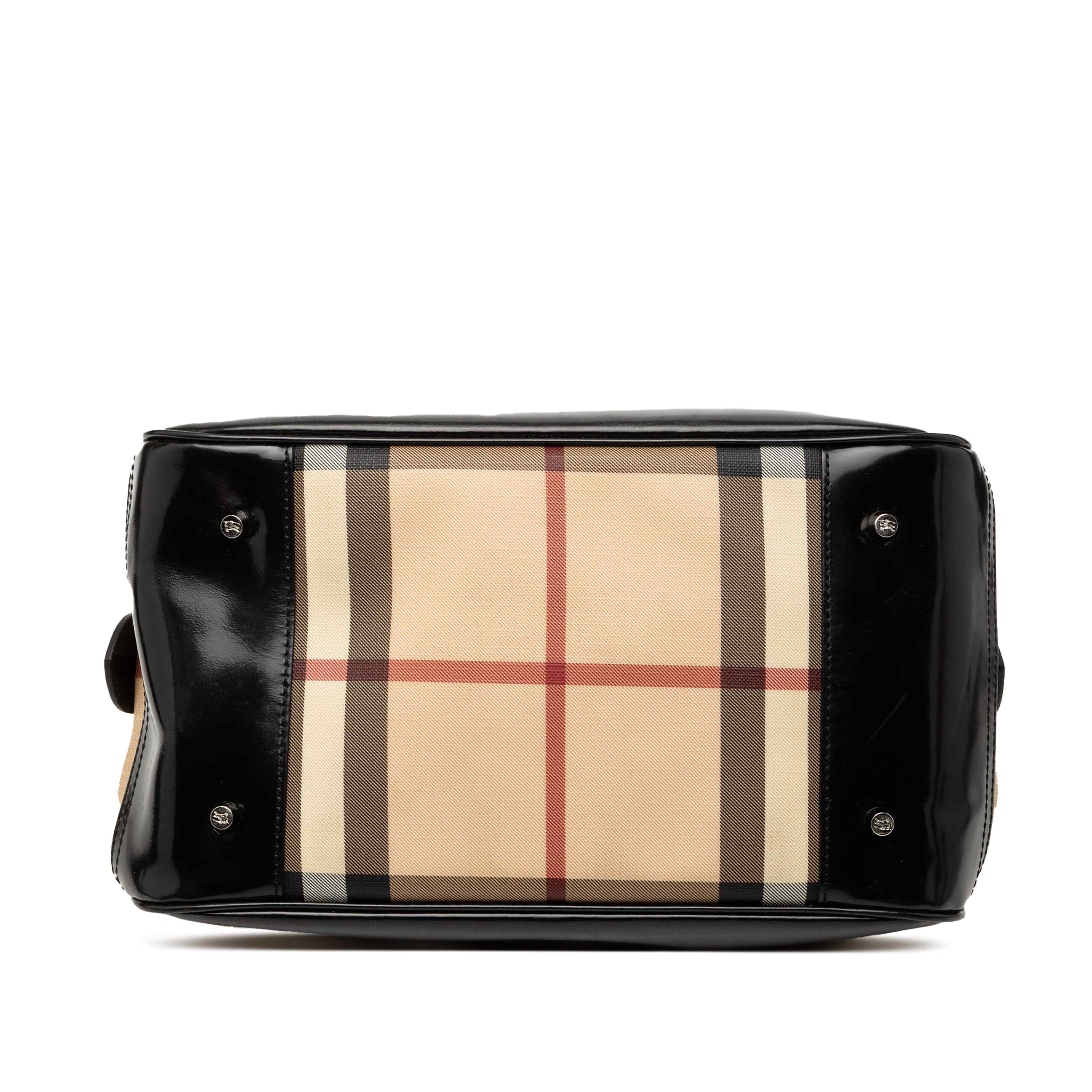 Burberry Supernova Check Coated Canvas Boston Bag, från Luxclusif, i färgen beige. Klicka för att öppna bilden i stort format