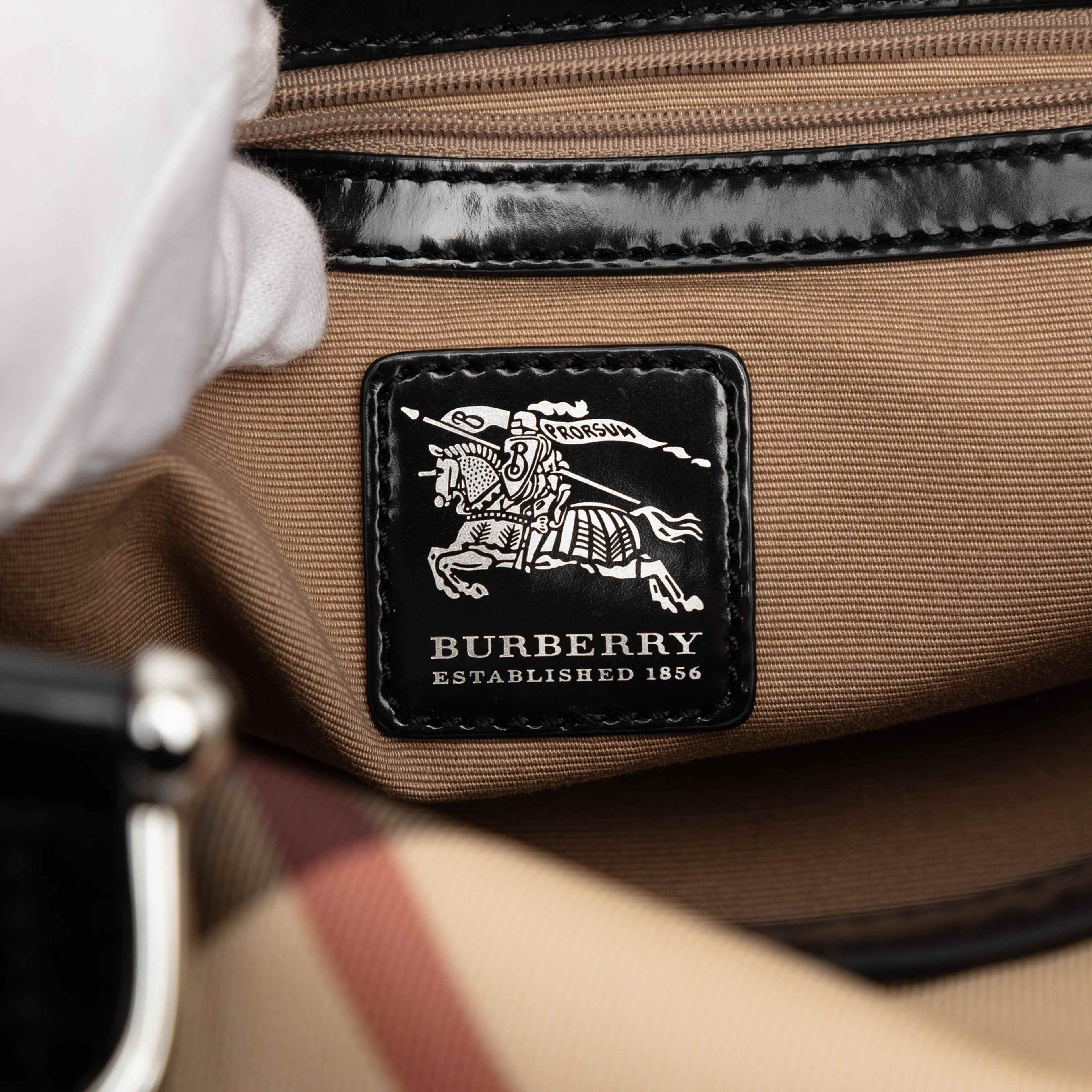 Burberry Supernova Check Coated Canvas Boston Bag, från Luxclusif, i färgen beige. Klicka för att öppna bilden i stort format