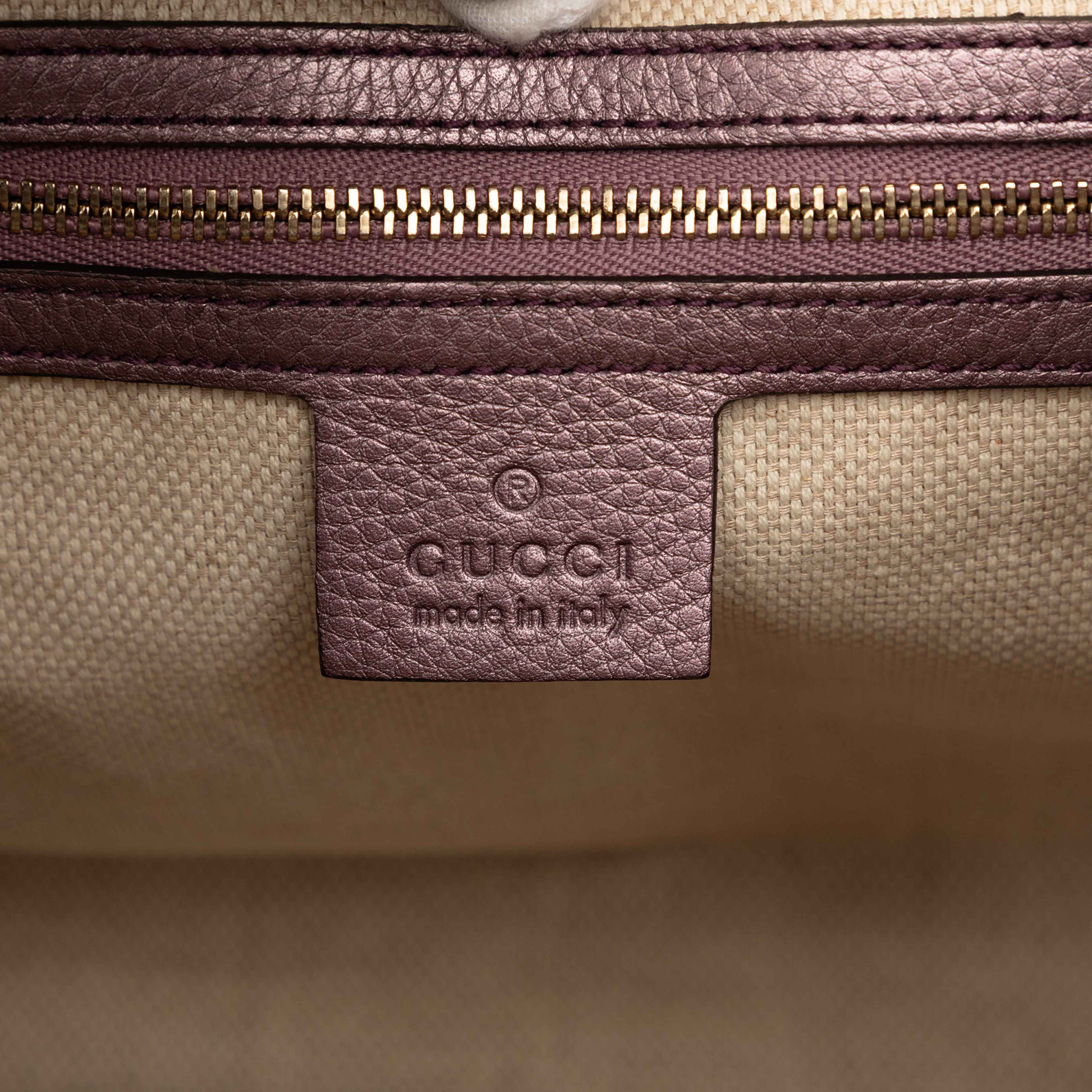 Gucci Small Calfskin Soho Satchel, från Luxclusif, i färgen purple. Klicka för att öppna bilden i stort format