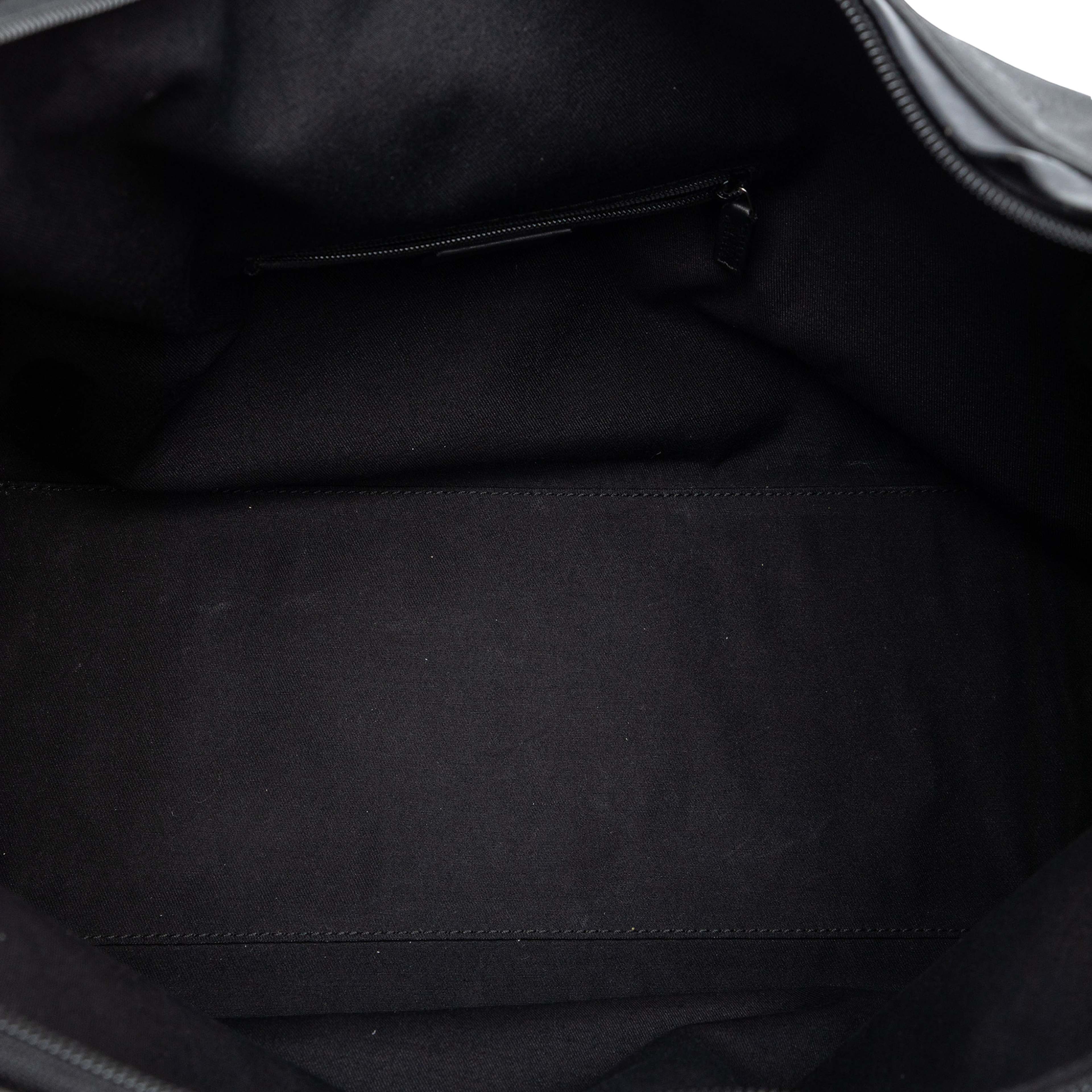 Gucci Gg Canvas Shoulder Bag, från Luxclusif, i färgen black. Klicka för att öppna bilden i stort format