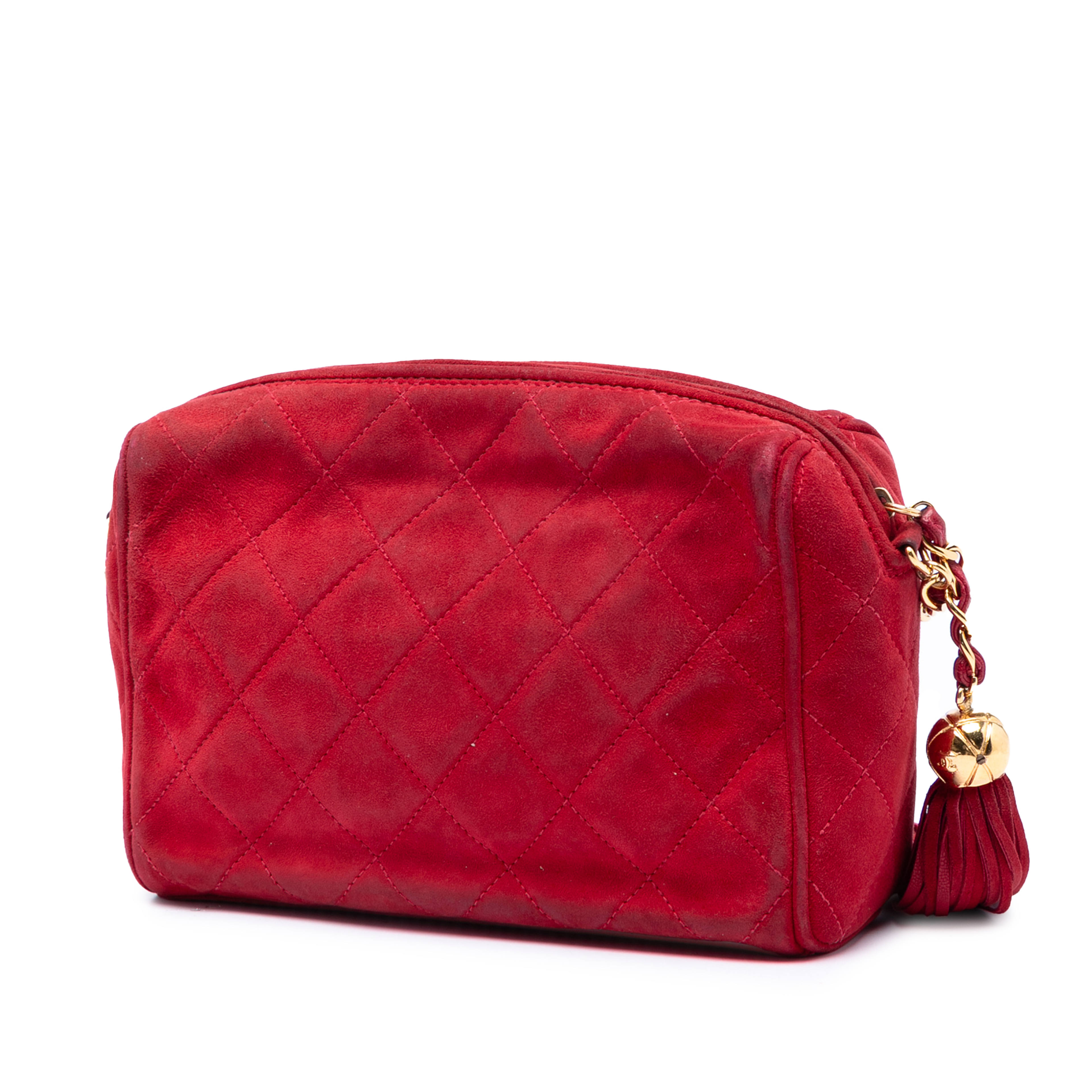 Chanel Cc Quilted Suede Tassel Diamond Camera Bag, från Luxclusif, i färgen röd. Klicka för att öppna bilden i stort format