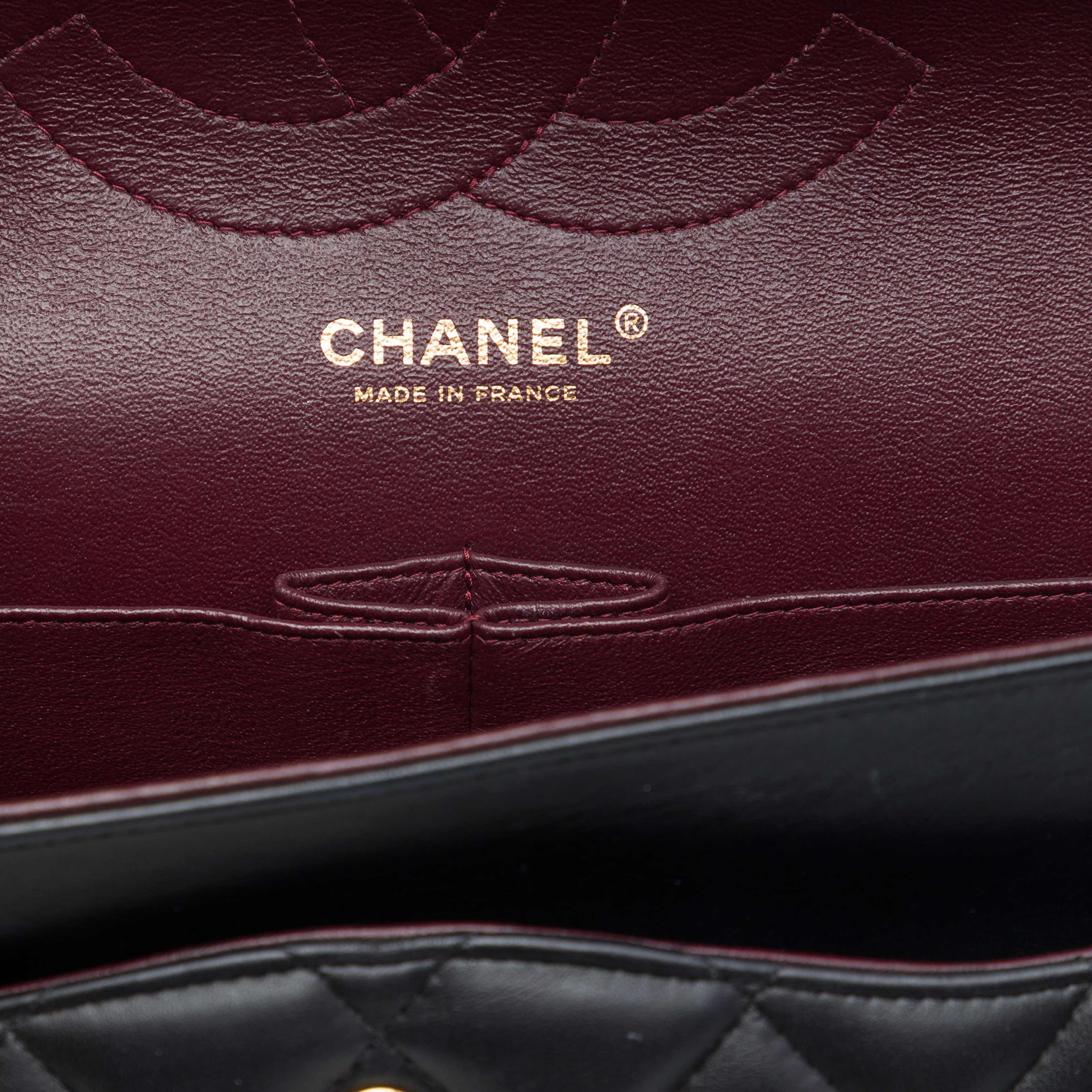 Chanel Jumbo Classic Lambskin Double Flap, från Luxclusif, i färgen svart. Klicka för att öppna bilden i stort format