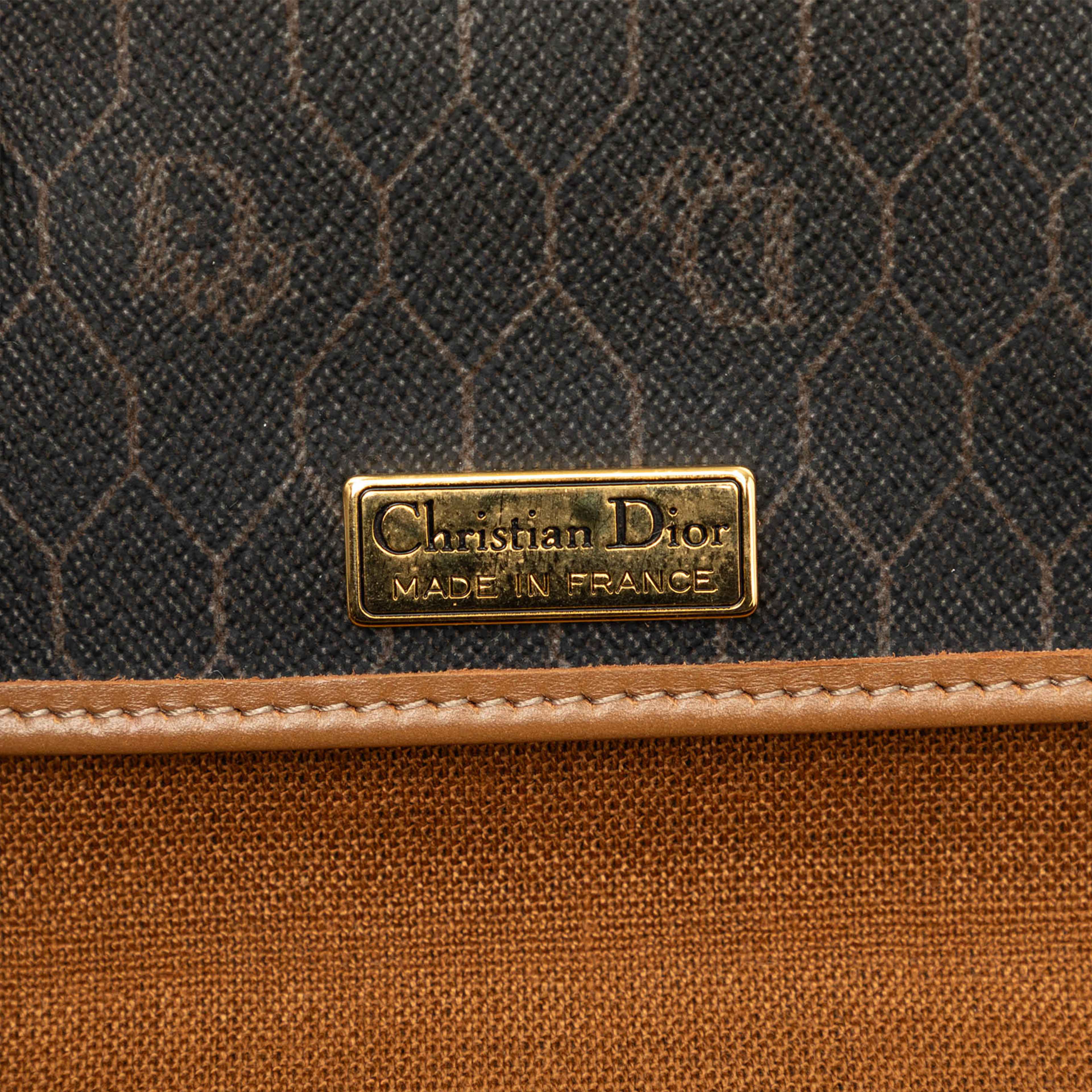 Dior Honeycomb Coated Canvas Crossbody, från Luxclusif, i färgen svart. Klicka för att öppna bilden i stort format