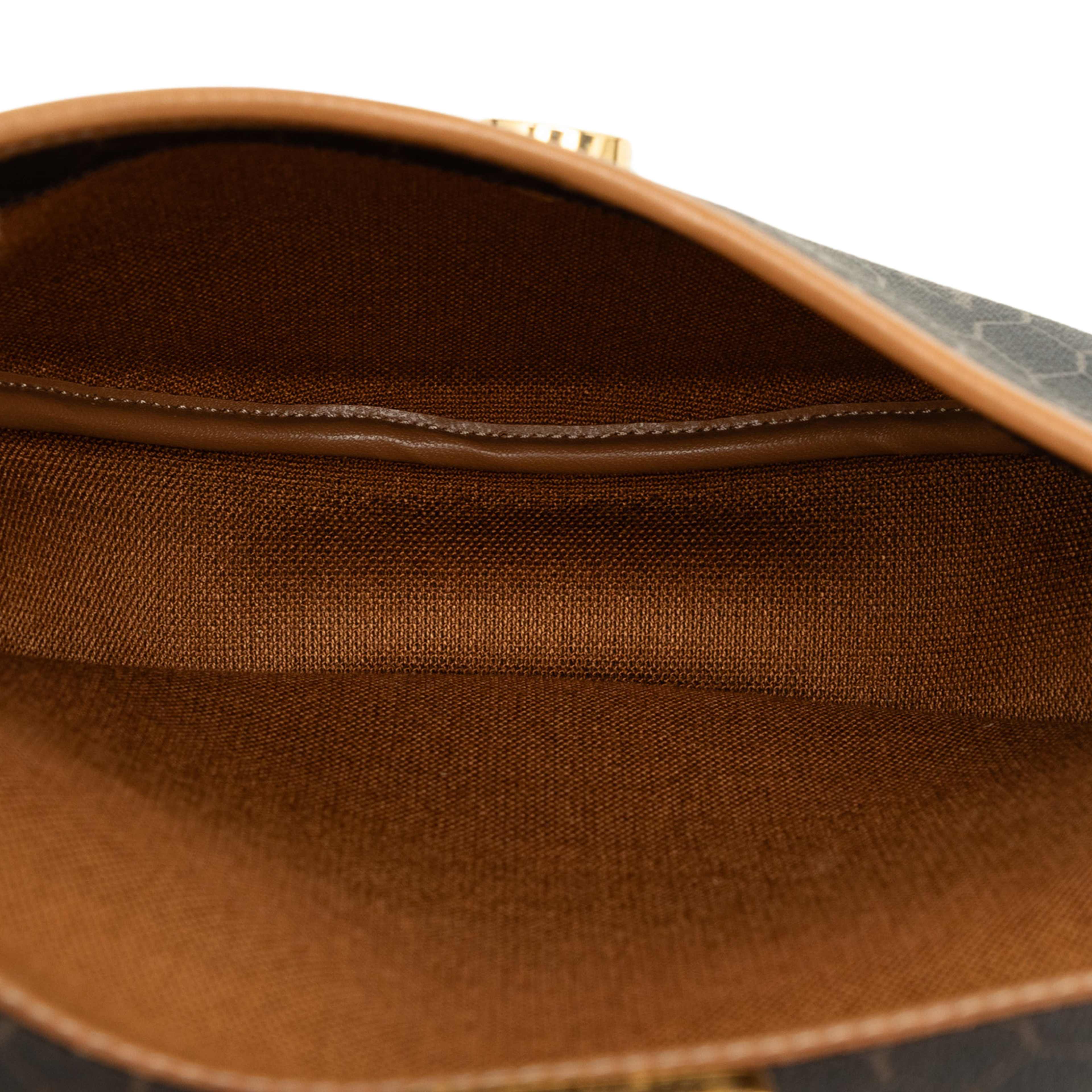 Dior Honeycomb Coated Canvas Crossbody, från Luxclusif, i färgen svart. Klicka för att öppna bilden i stort format