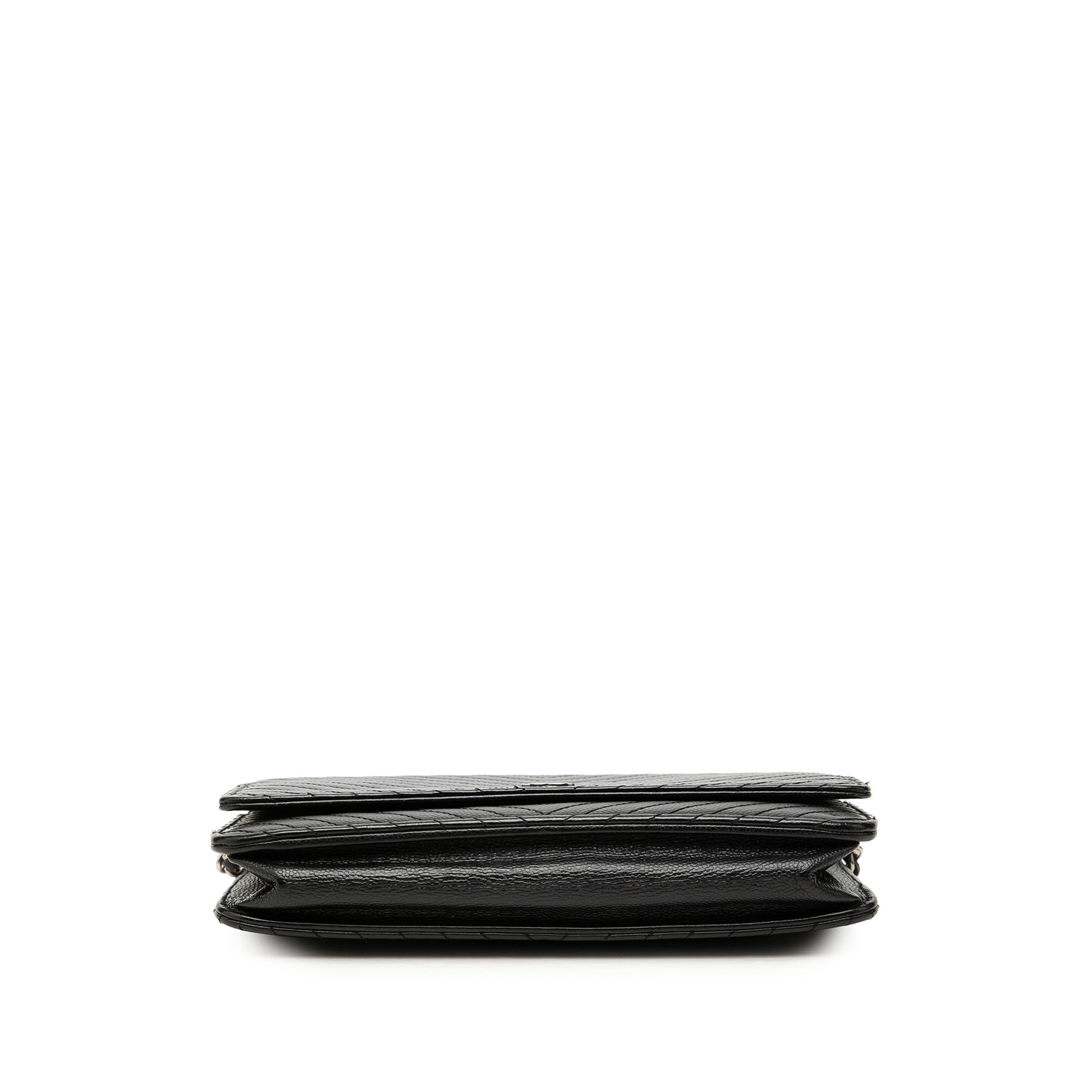 Chanel Cc Chevron Caviar Wallet On Chain, från Luxclusif, i färgen svart. Klicka för att öppna bilden i stort format