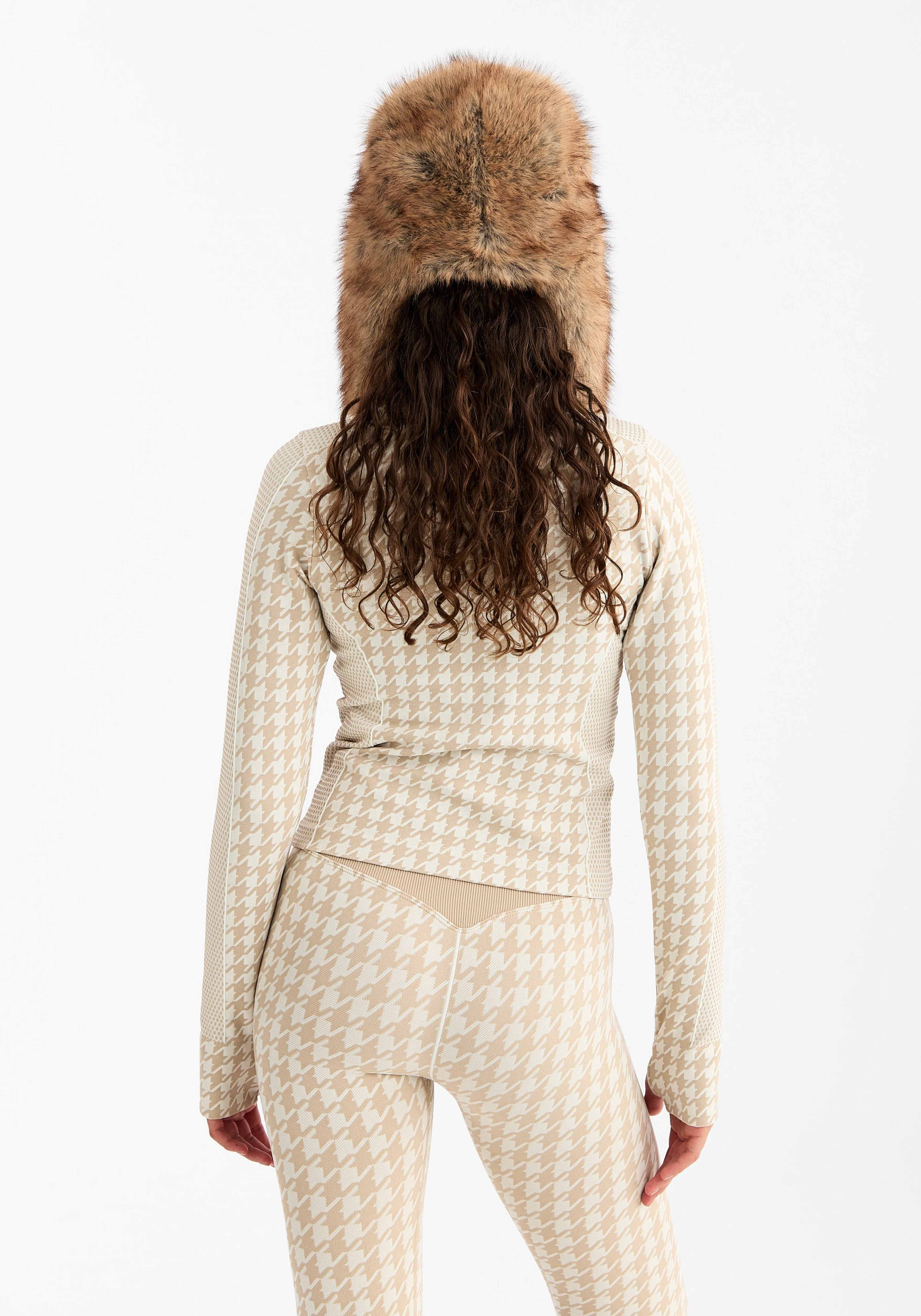 Seamless Half Zip Base Layer, från Drop of Mindfulness, i färgen cream white dogtooth. Klicka för att öppna bilden i stort format