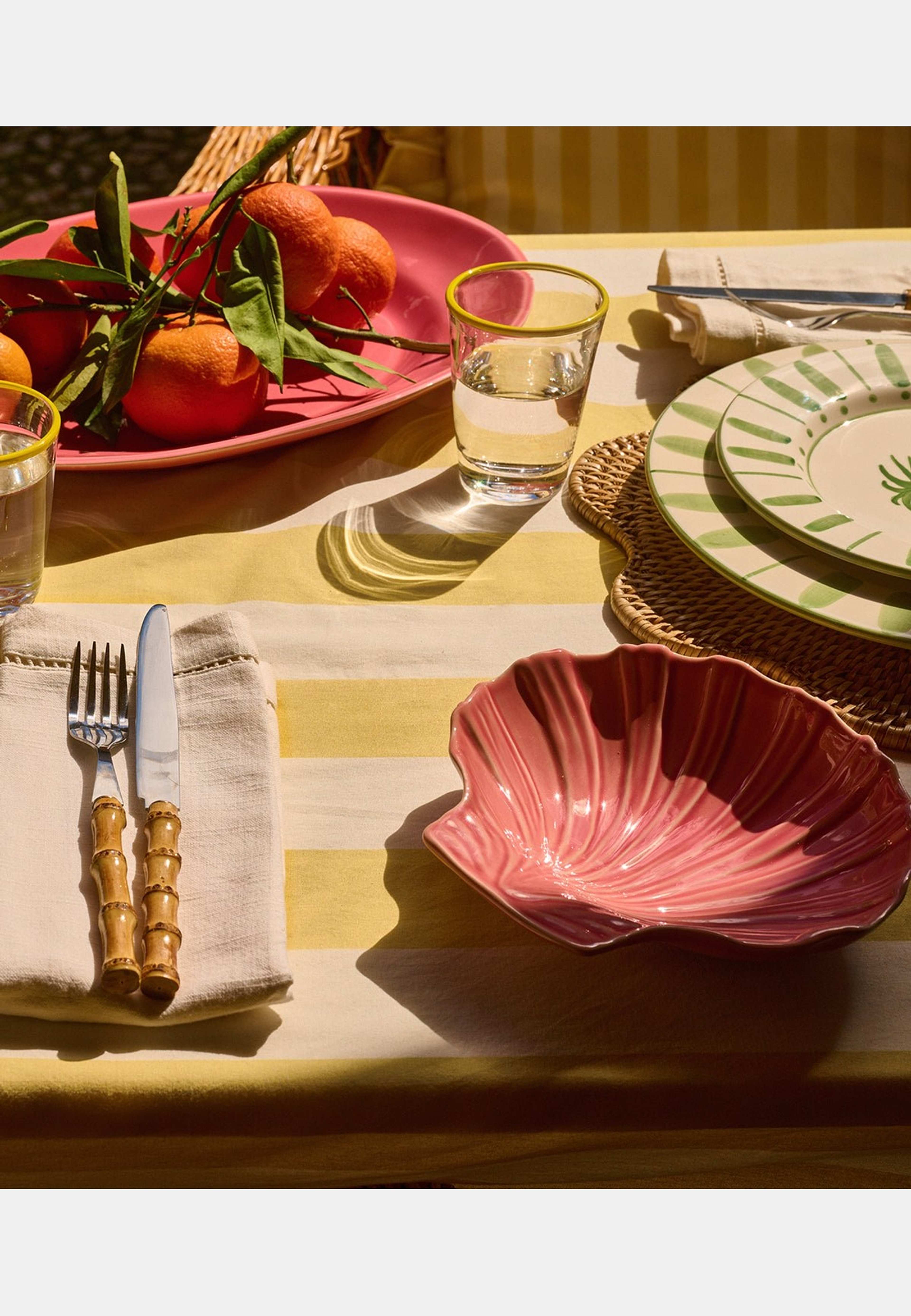 Shell Skål Mellan - 20x18 Cm, från Pick A Poppy, i färgen dark pink. Klicka för att öppna bilden i stort format