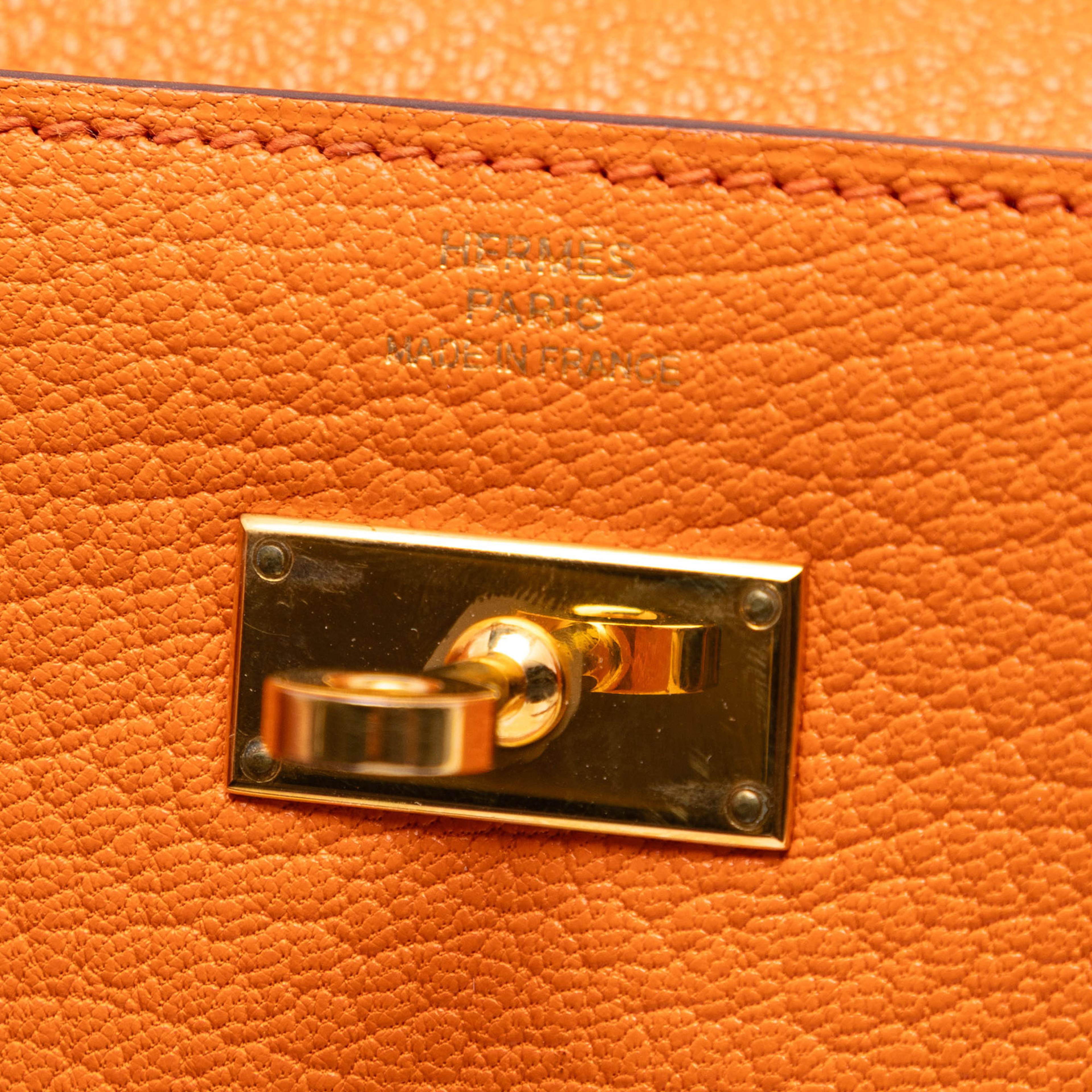 Hermès Chevre Mysore Kelly Longue Wallet, från Luxclusif, i färgen orange. Klicka för att öppna bilden i stort format