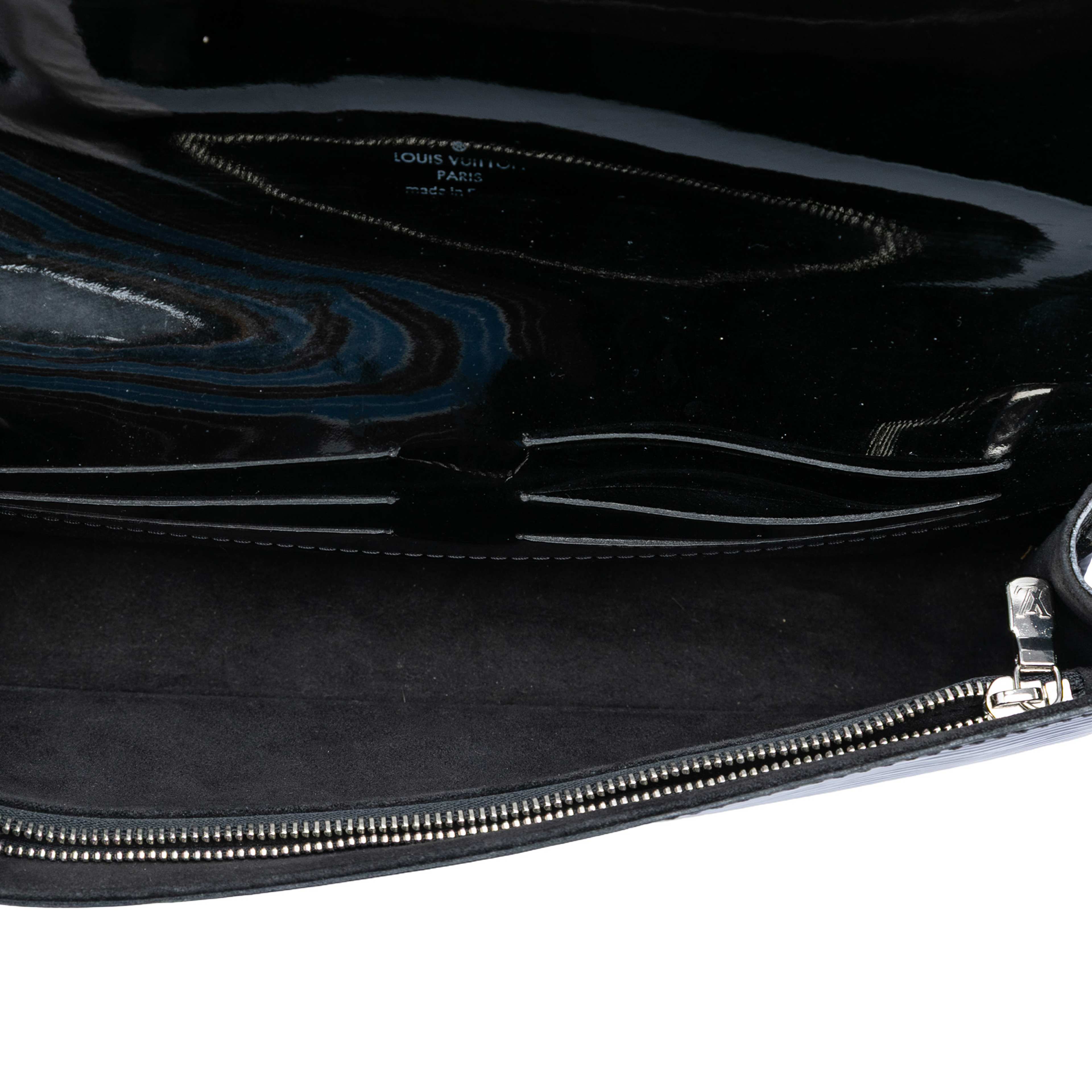 Louis Vuitton Electric Epi Sevigne Clutch, från Luxclusif, i färgen black. Klicka för att öppna bilden i stort format
