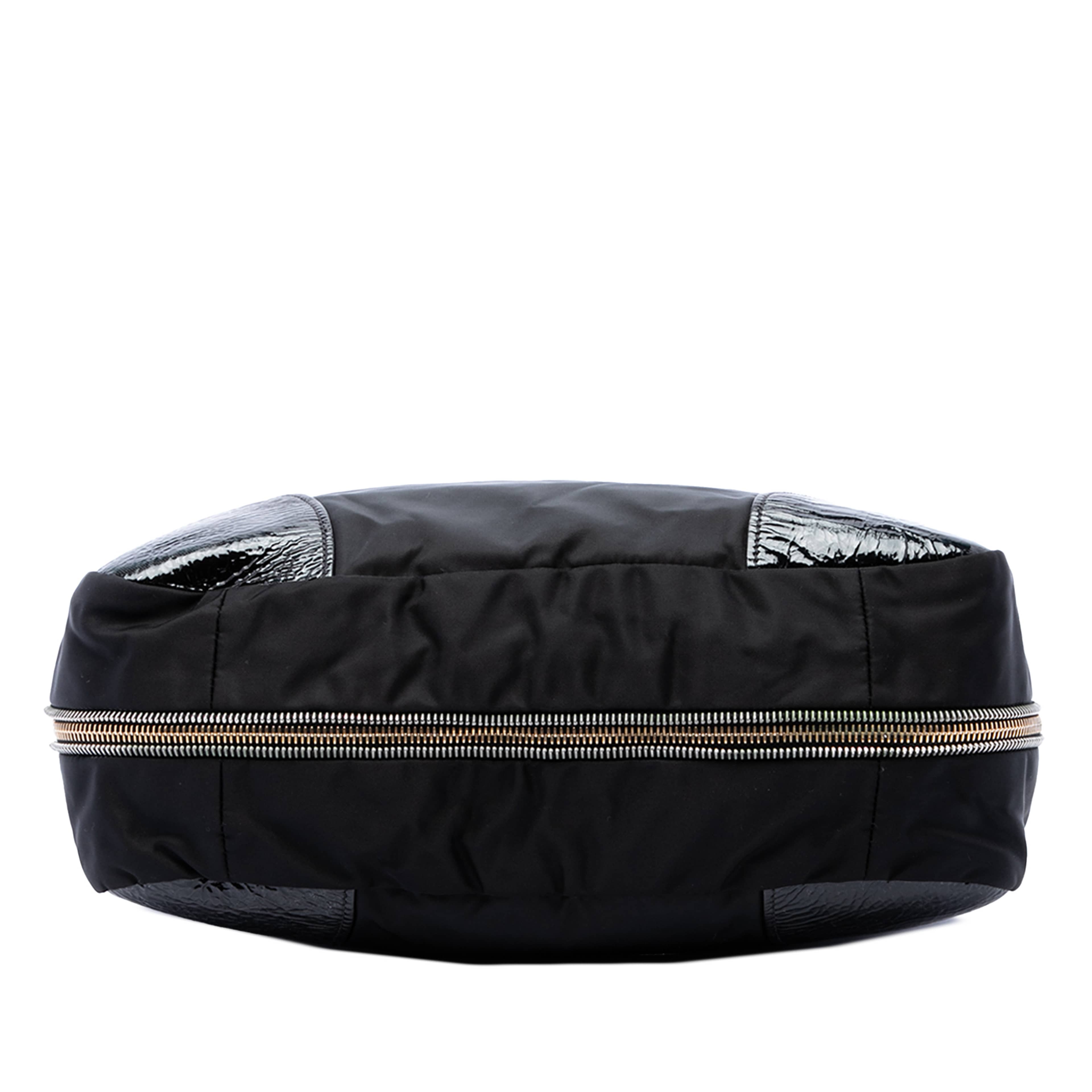 Prada Patent Trimmed Tessuto Expandable Zip Around Tote, från Luxclusif, i färgen svart. Klicka för att öppna bilden i stort format