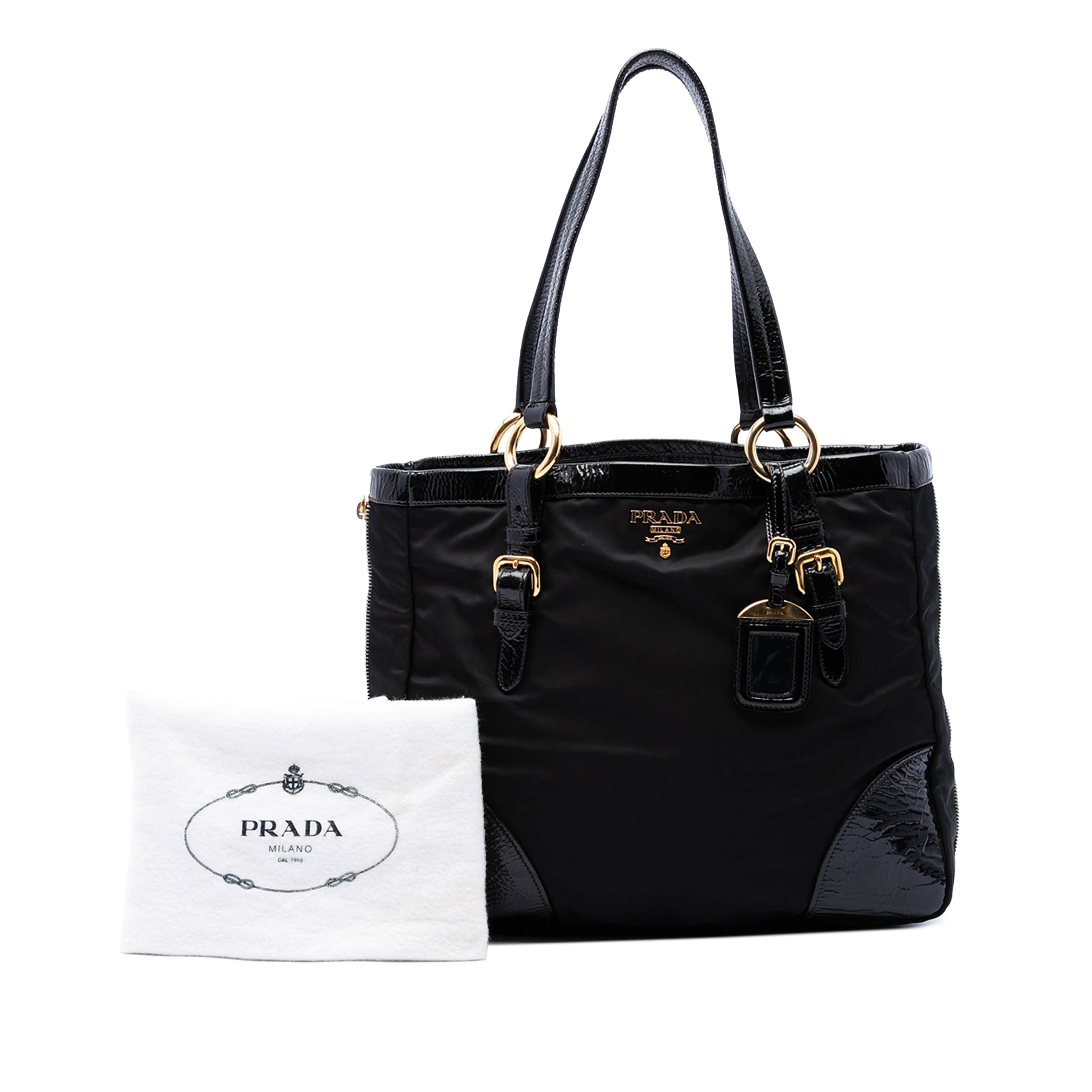 Prada Patent Trimmed Tessuto Expandable Zip Around Tote, från Luxclusif, i färgen svart. Klicka för att öppna bilden i stort format