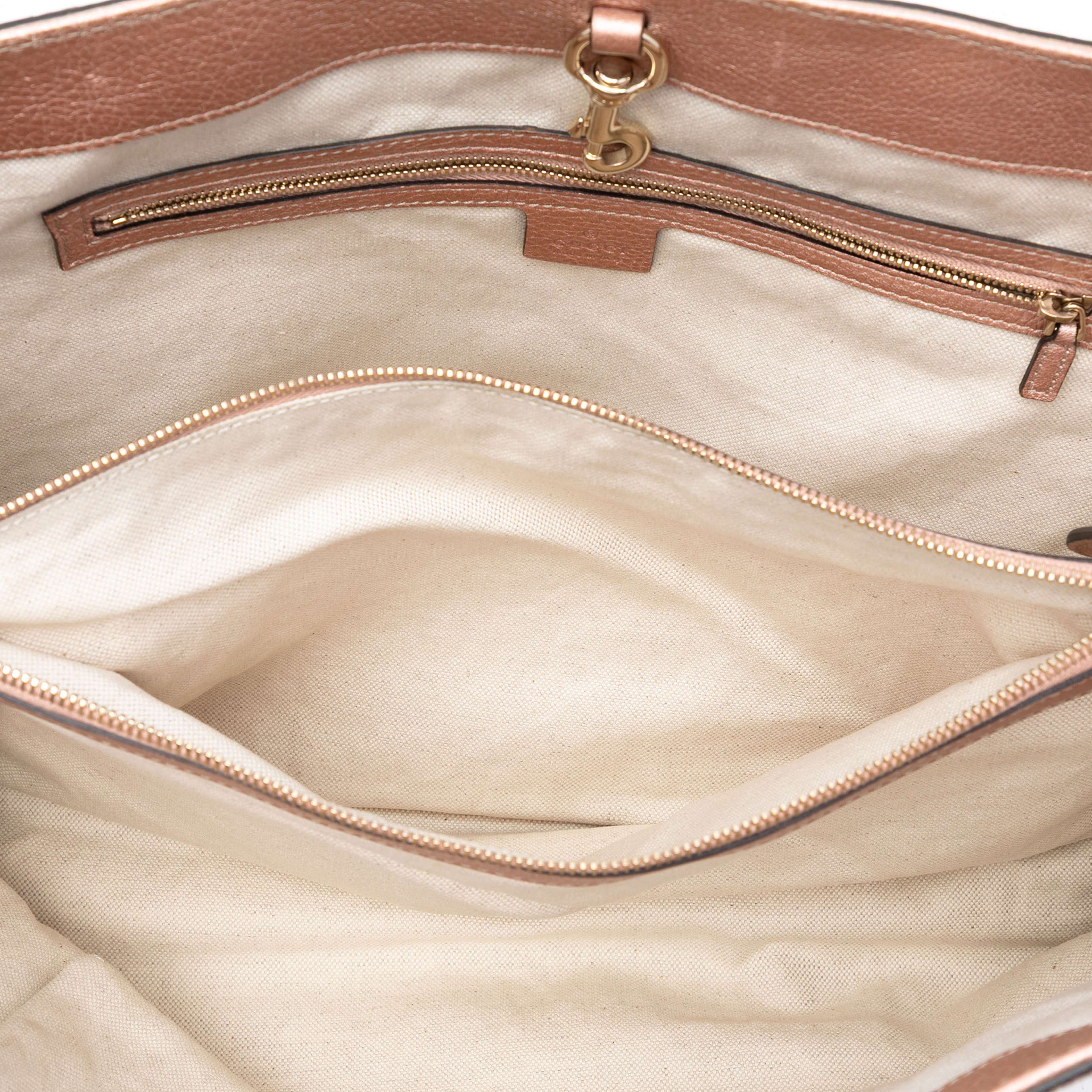 Gucci Medium Metallic Leather Bella Tote, från Luxclusif, i färgen pink. Klicka för att öppna bilden i stort format