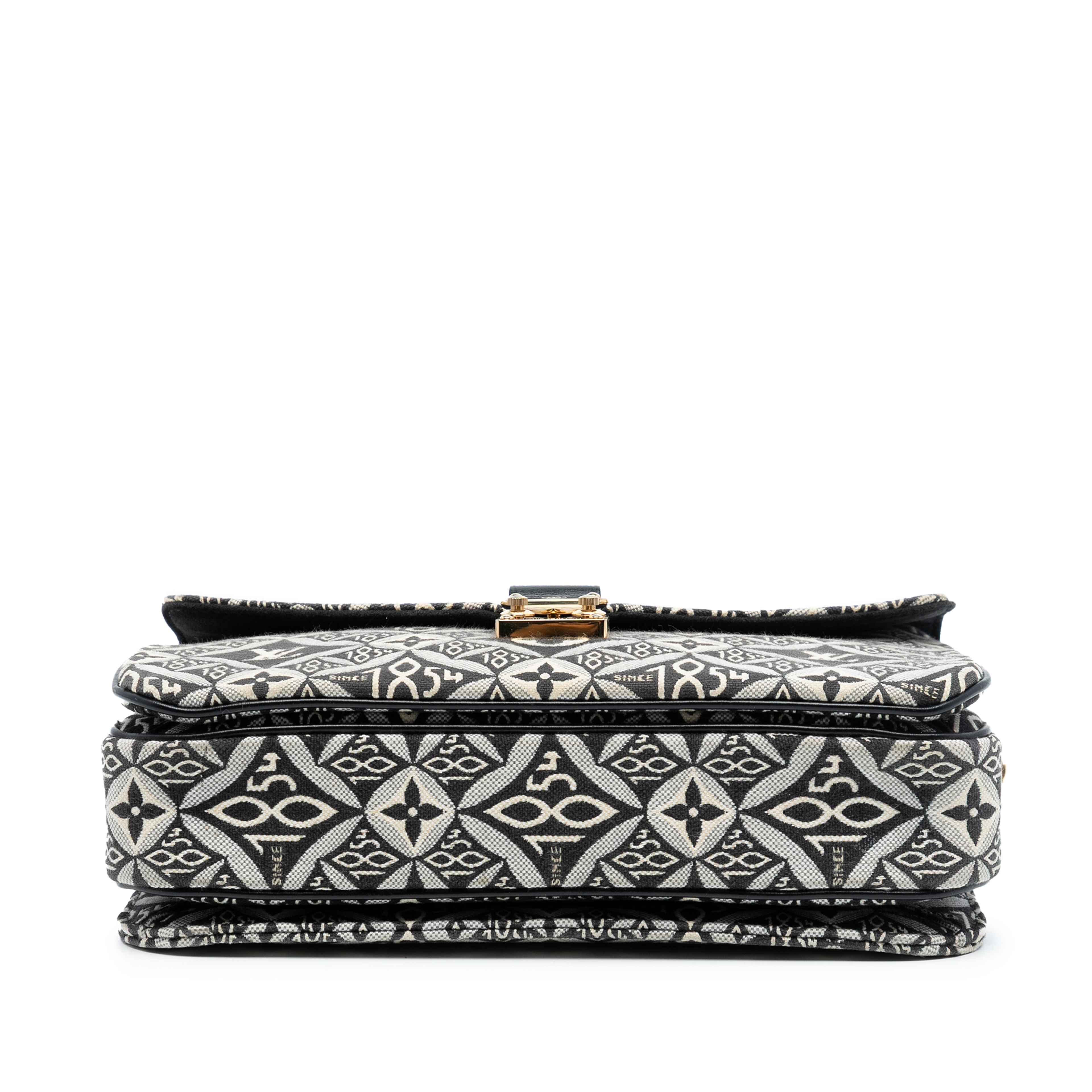 Louis Vuitton Monogram Jacquard Since 1854 Pochette Metis, från Luxclusif, i färgen black. Klicka för att öppna bilden i stort format