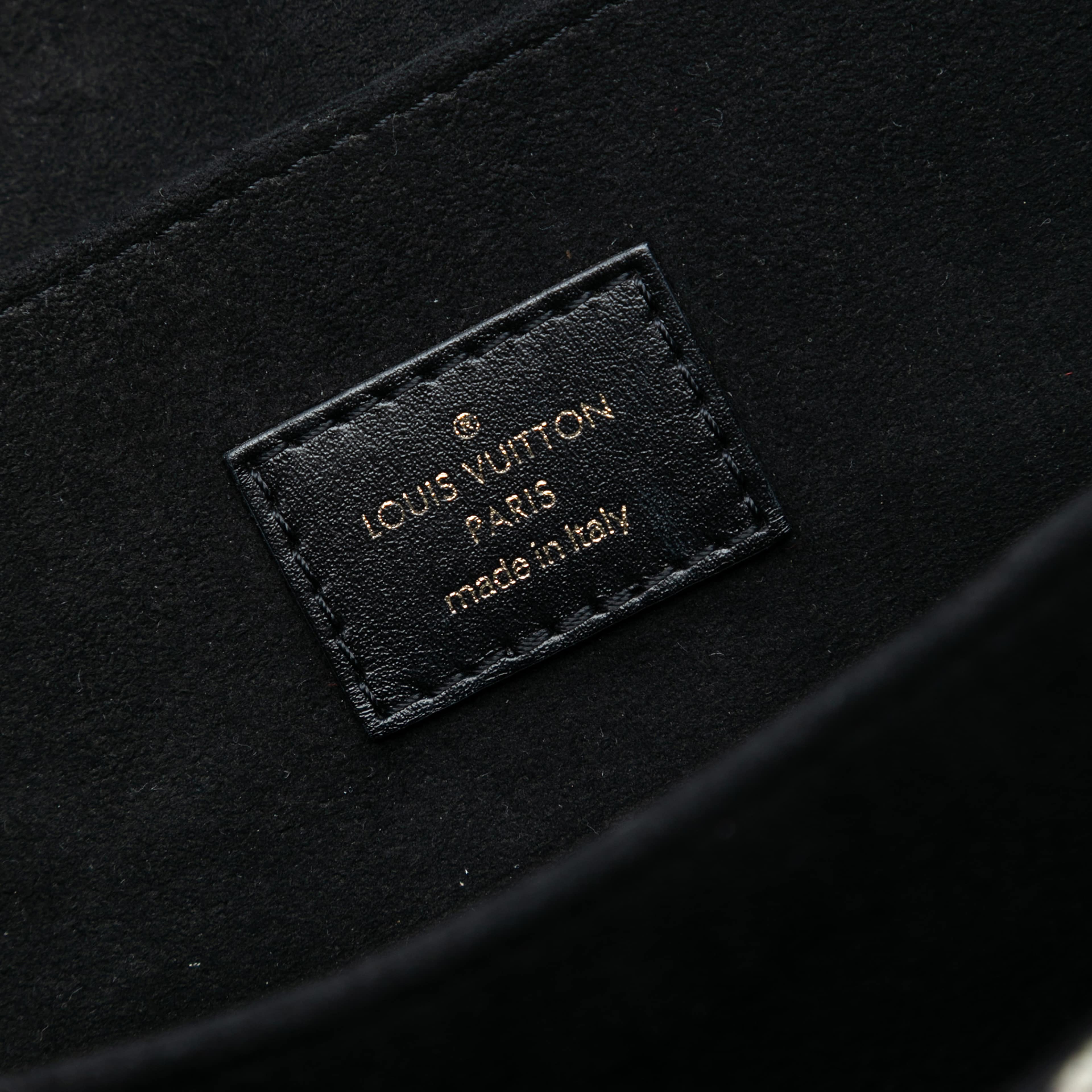 Louis Vuitton Monogram Jacquard Since 1854 Pochette Metis, från Luxclusif, i färgen black. Klicka för att öppna bilden i stort format