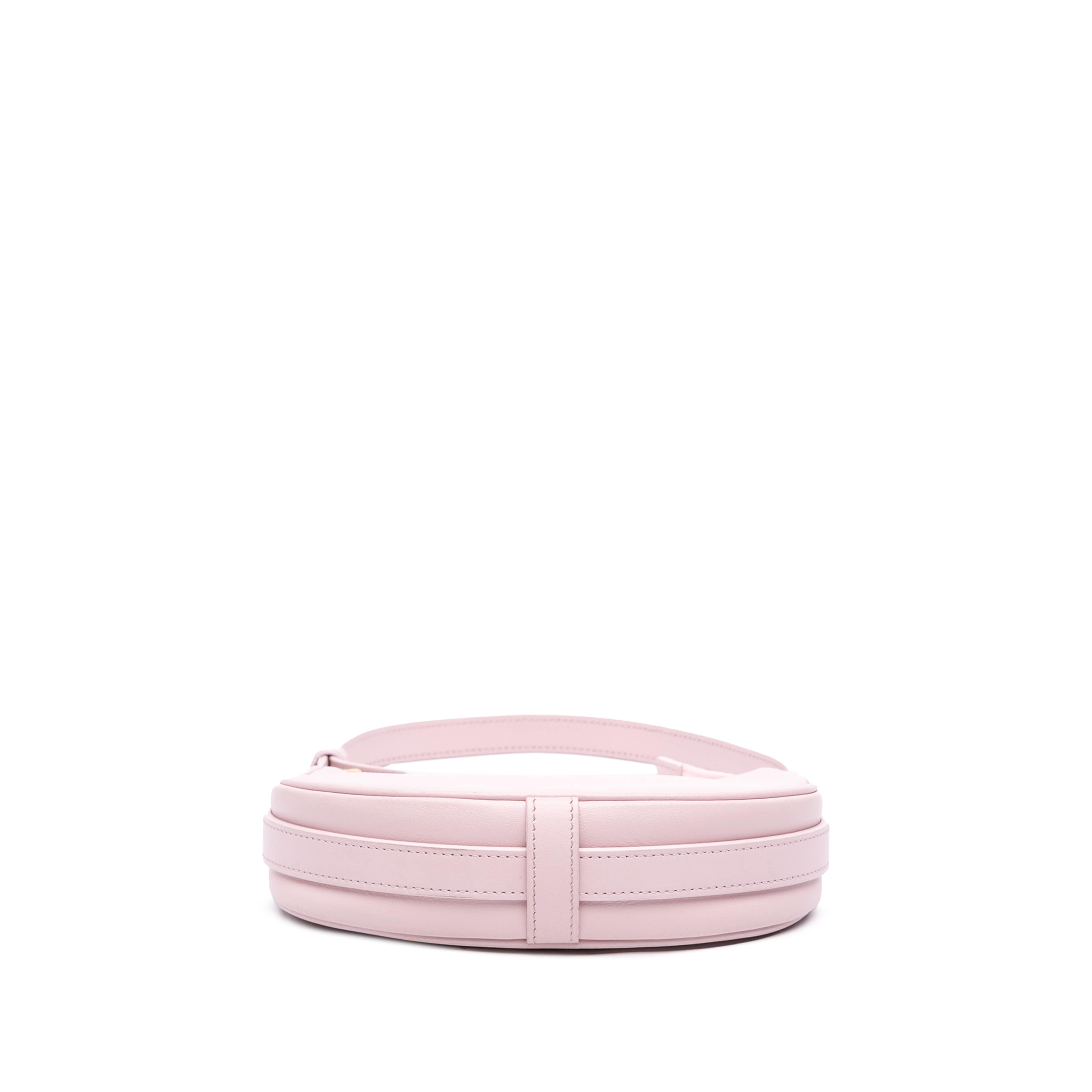 Celine Mini Smooth Calfskin Ava Shoulder Bag, från Luxclusif, i färgen light pink.