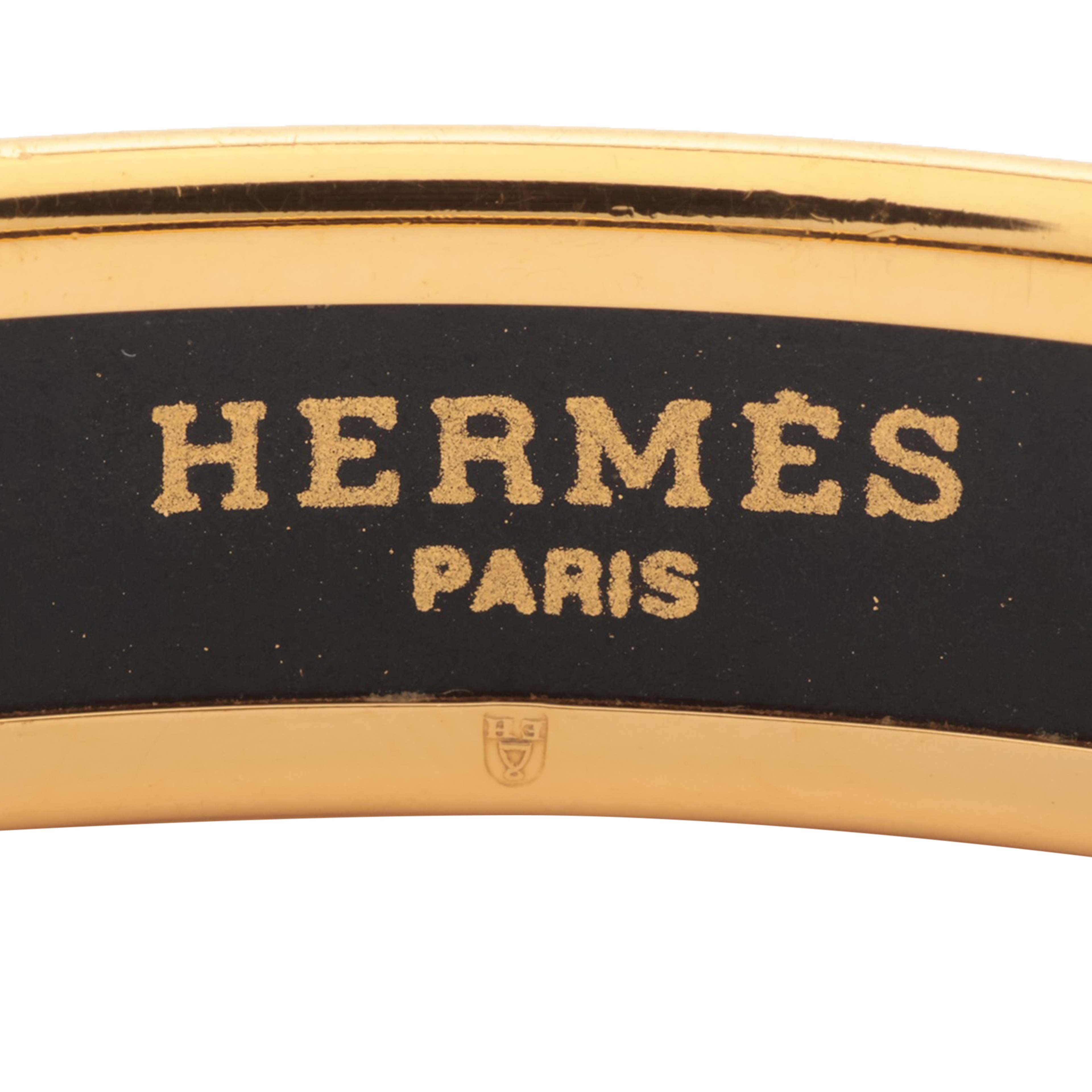 Hermès Narrow Enamel Qu Importe Le Flacon Bangle 65, från Luxclusif, i färgen black. Klicka för att öppna bilden i stort format