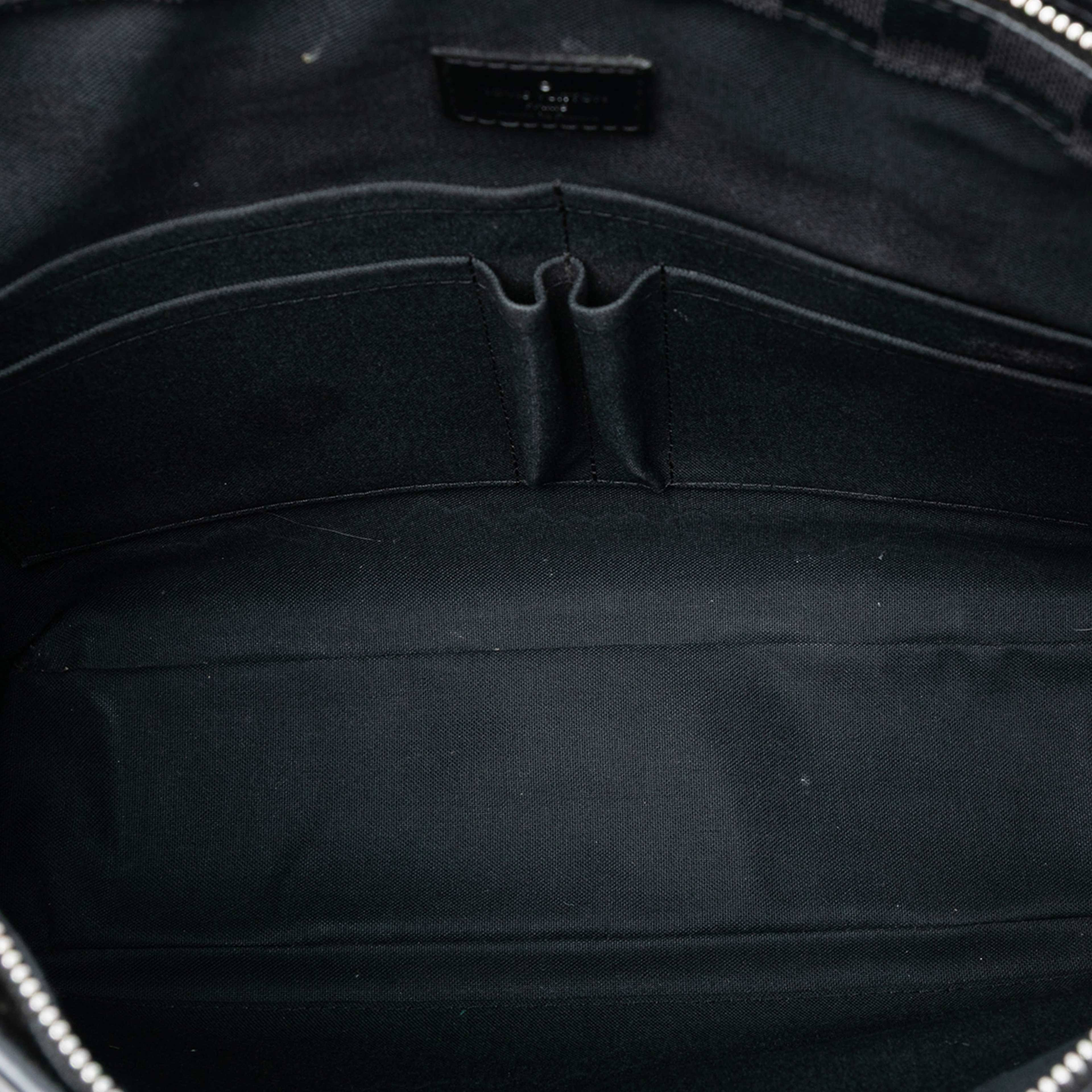 Louis Vuitton Damier Graphite Tadao Pm, från Luxclusif, i färgen black. Klicka för att öppna bilden i stort format