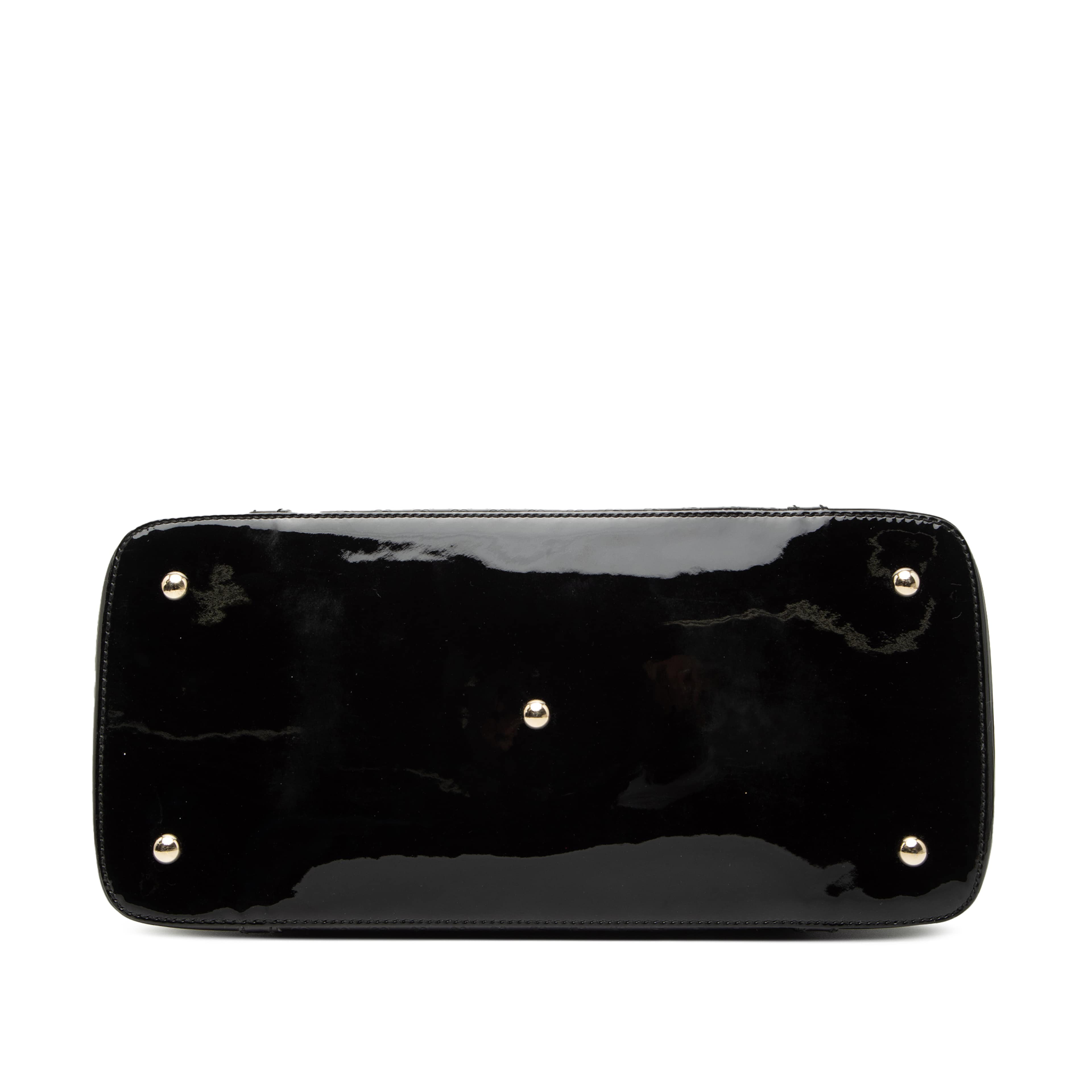 Gucci Large Microguccissima Patent Dome Satchel, från Luxclusif, i färgen black. Klicka för att öppna bilden i stort format