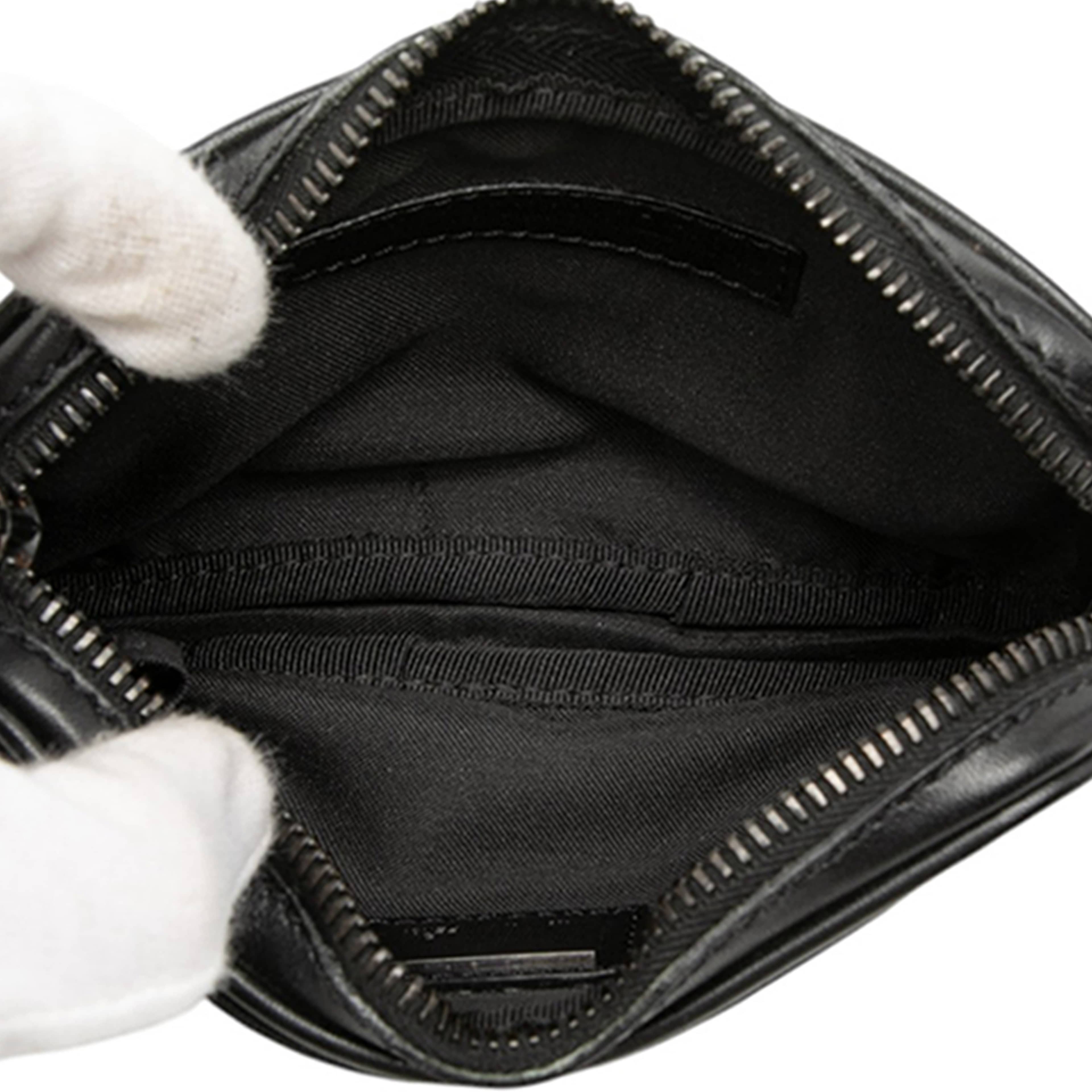 Fendi Mini Zucchino Canvas Zip Crossbody, från Luxclusif, i färgen black. Klicka för att öppna bilden i stort format