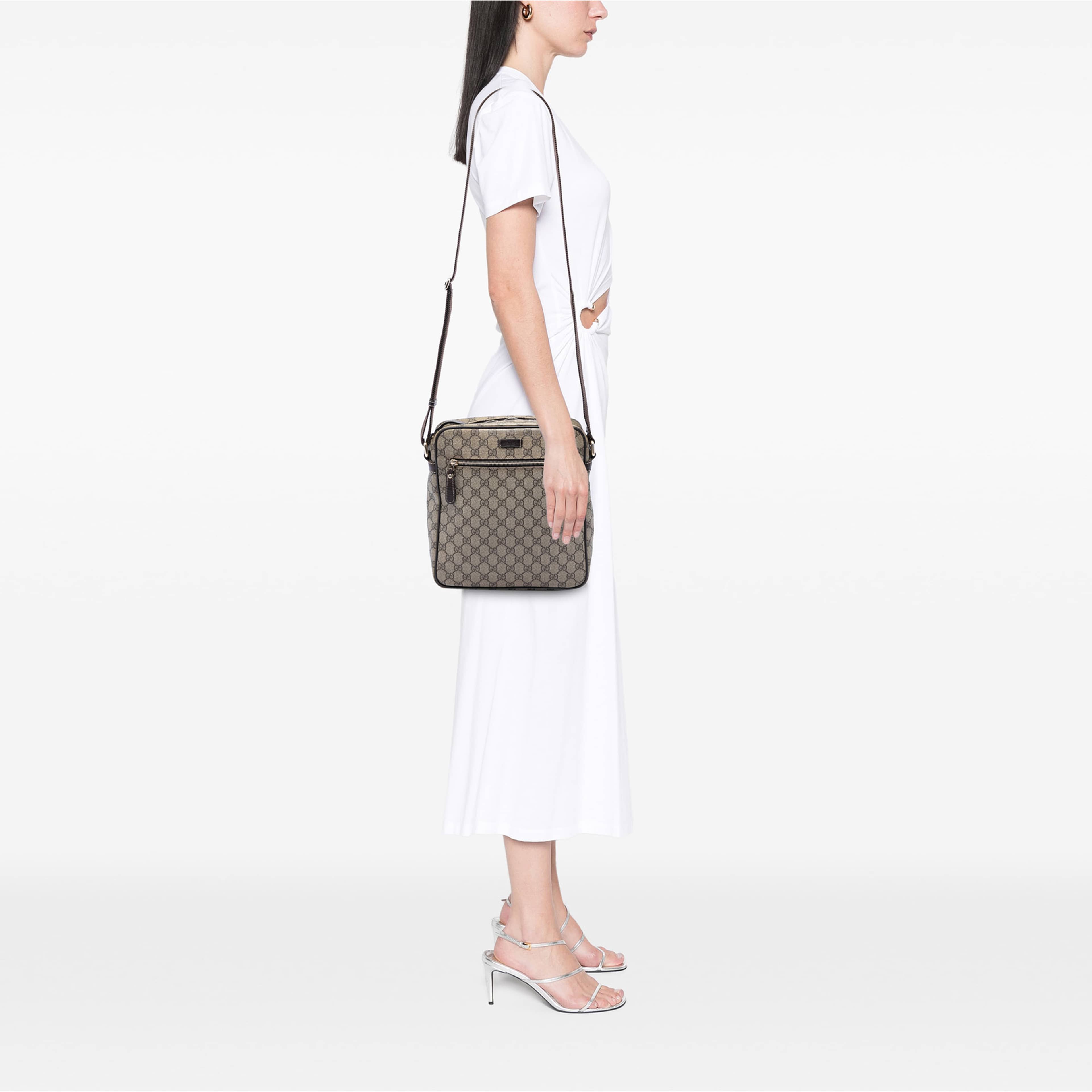Gucci Gg Supreme Crossbody, från Luxclusif, i färgen beige. Klicka för att öppna bilden i stort format