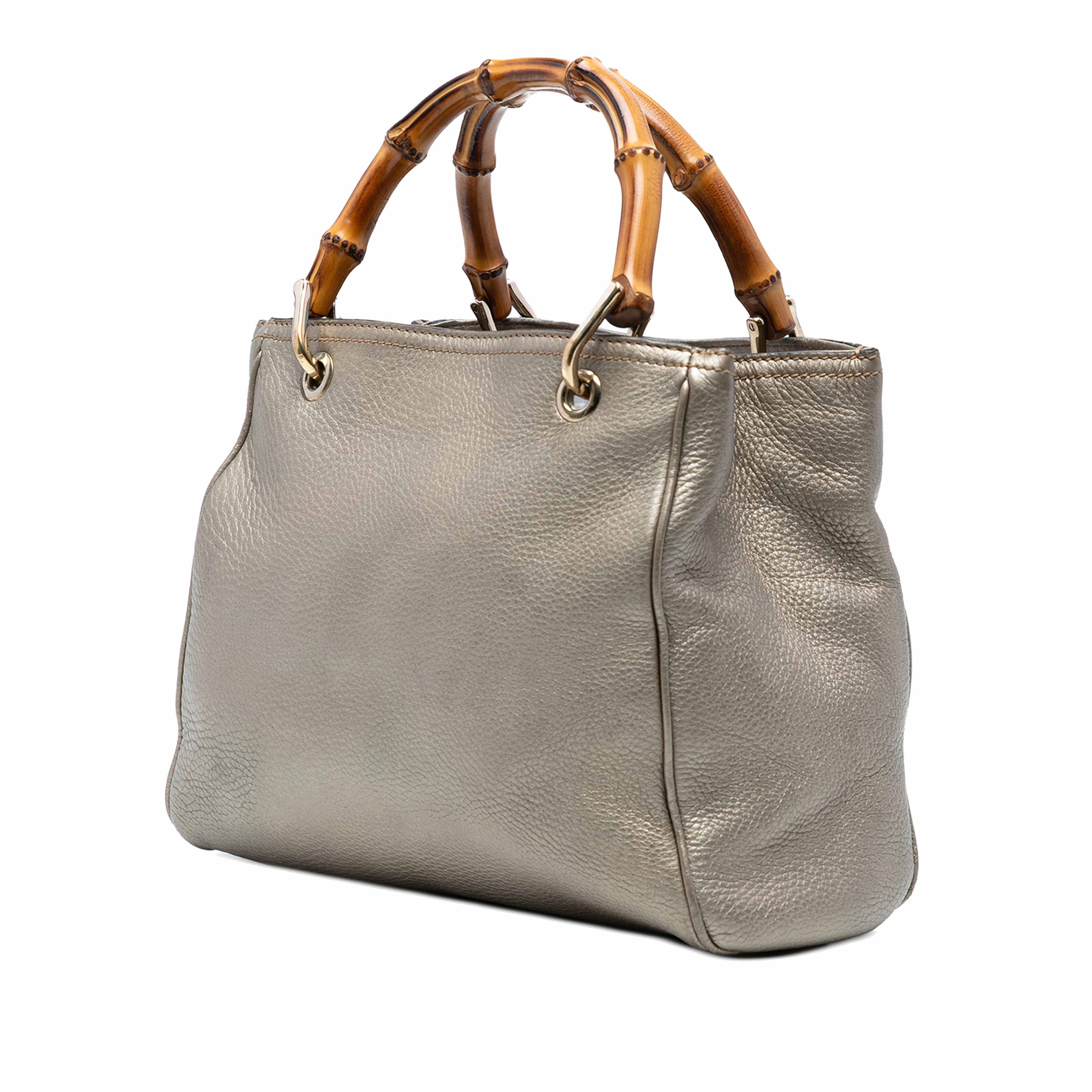 Gucci Small Calfskin Bamboo Shopper Satchel, från Luxclusif, i färgen gold. Klicka för att öppna bilden i stort format