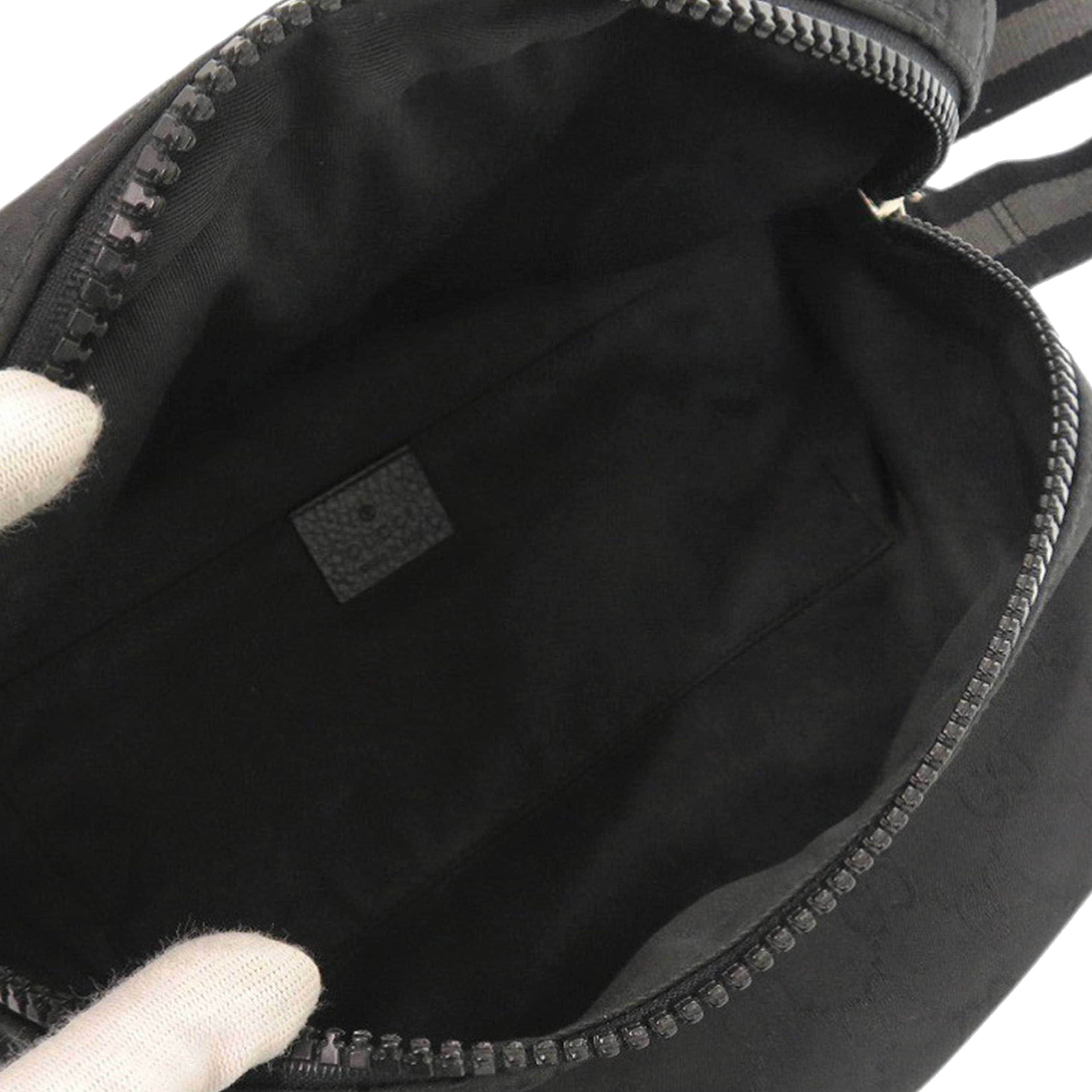 Gucci Gg Nylon Web Belt Bag, från Luxclusif, i färgen svart. Klicka för att öppna bilden i stort format