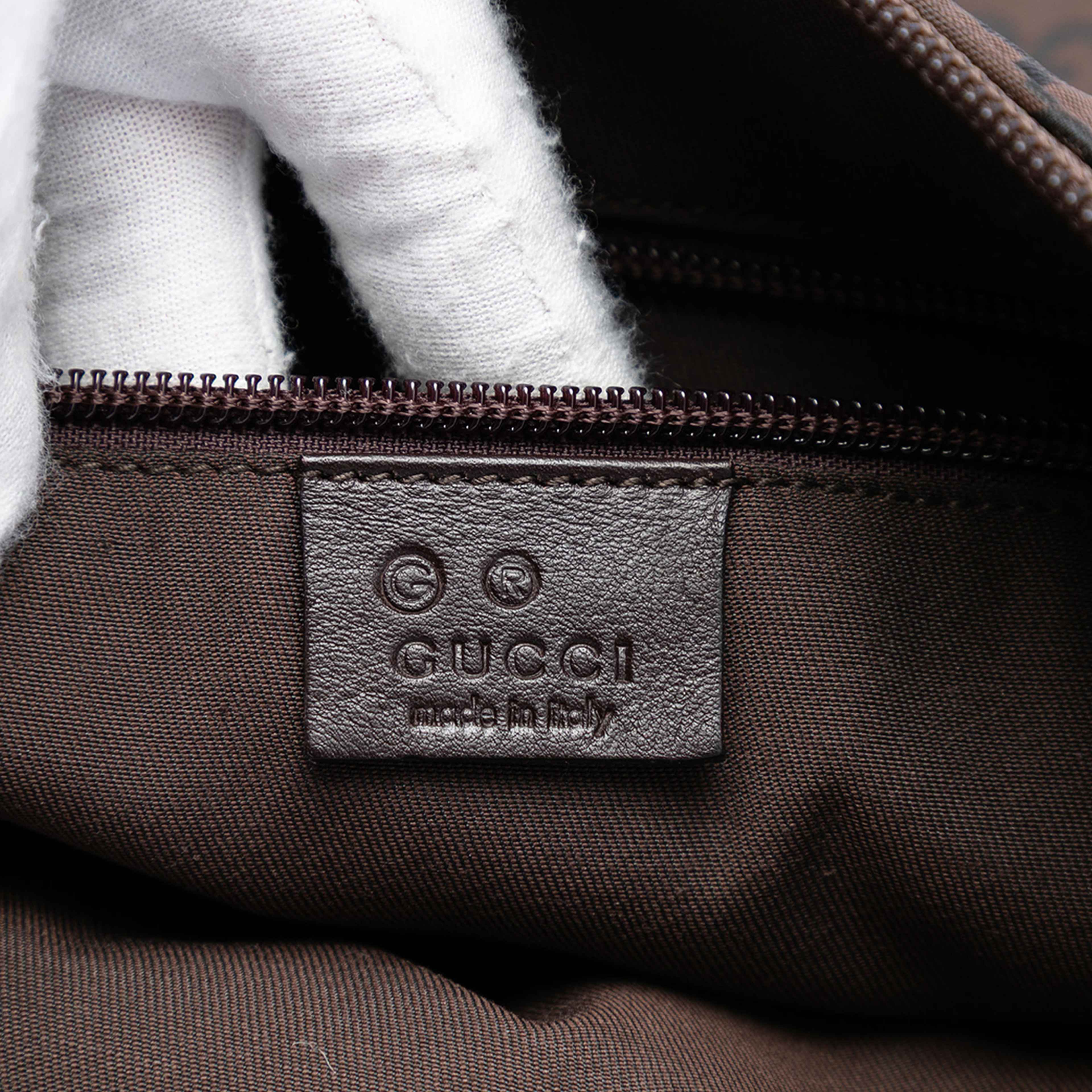 Gucci Gg Nylon Crossbody, från Luxclusif, i färgen dark brown. Klicka för att öppna bilden i stort format