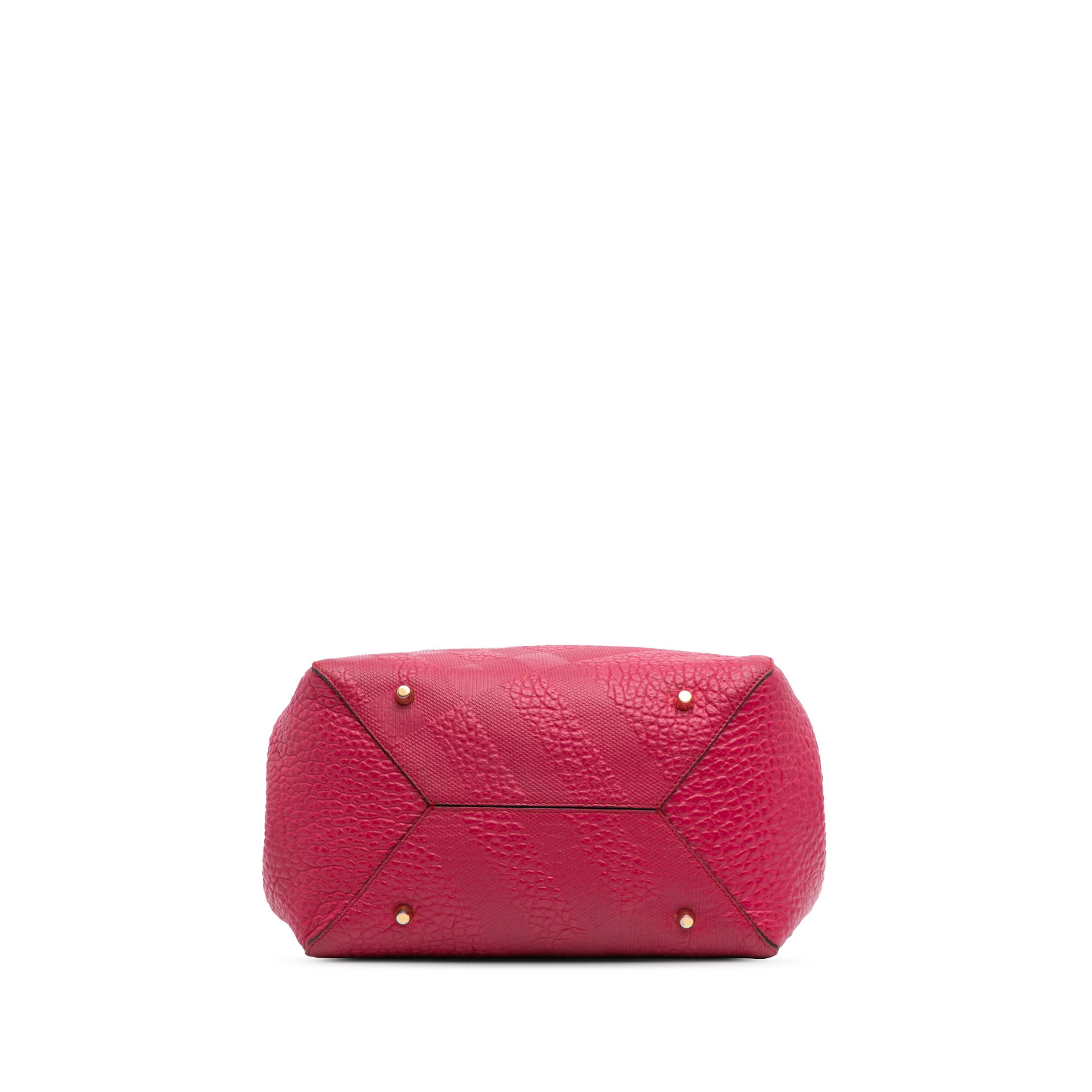 Burberry Small Embossed Grain Check Leather Canterbury Tote, från Luxclusif, i färgen dark pink.