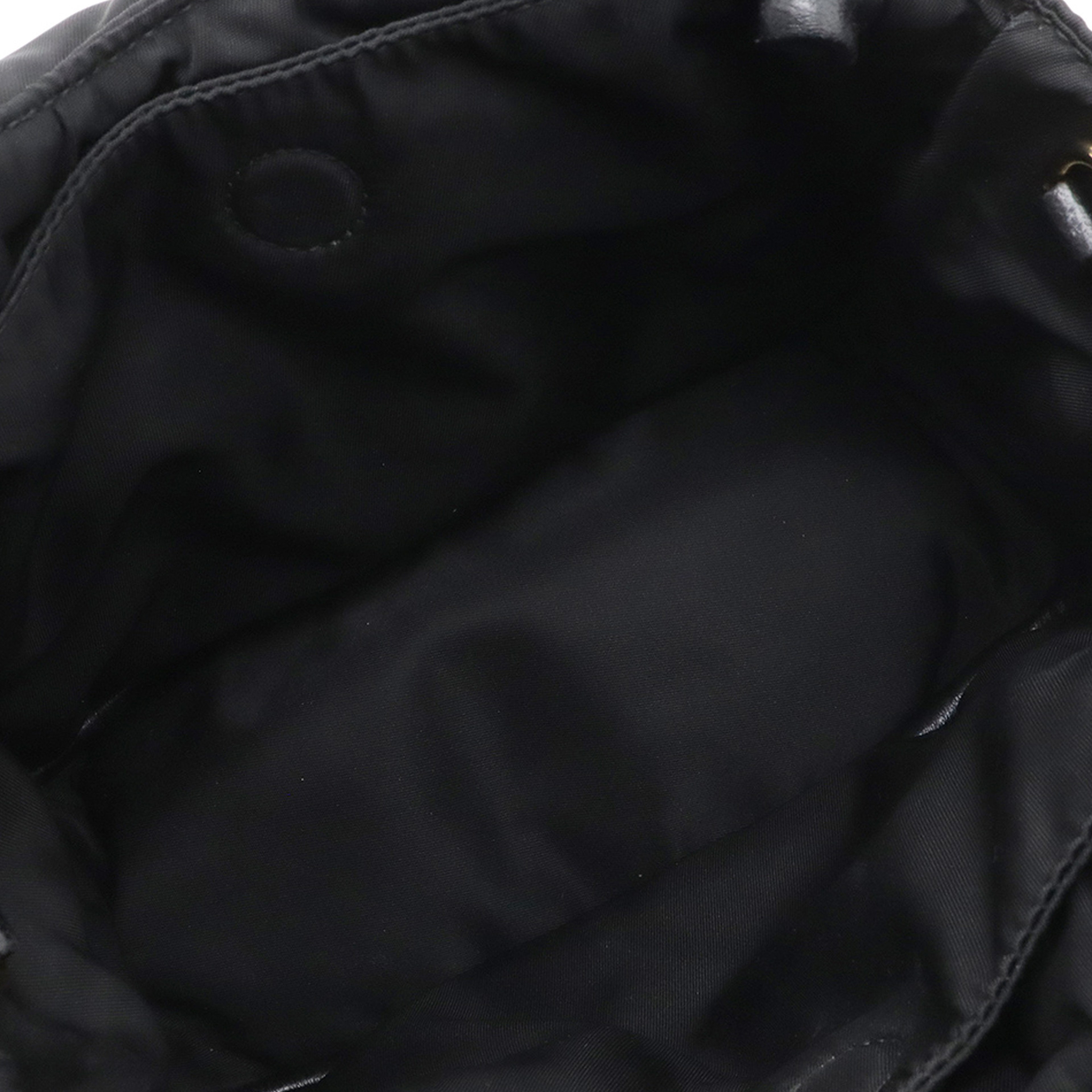 Prada Mini Padded Re Nylon Bow Satchel, från Luxclusif, i färgen svart. Klicka för att öppna bilden i stort format