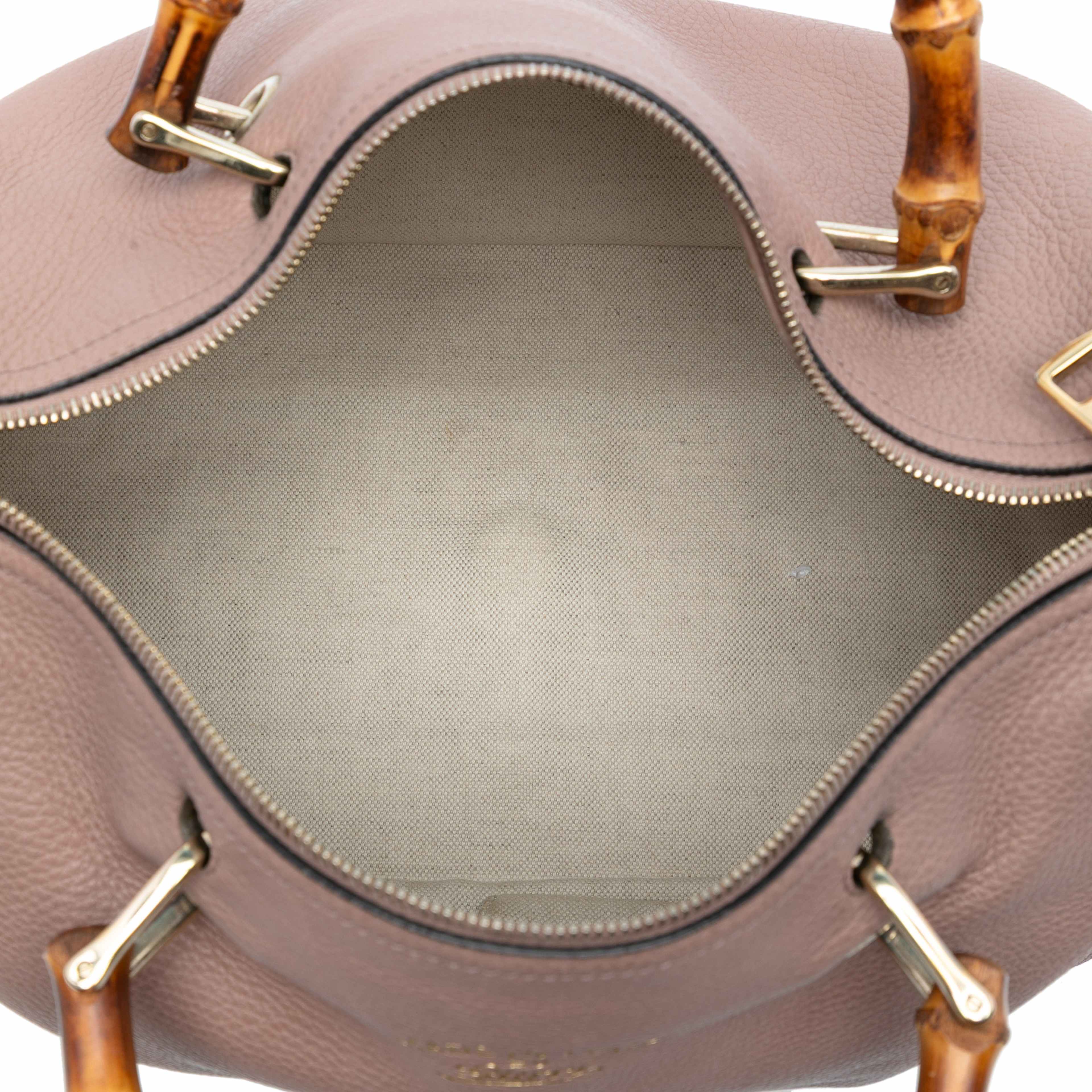 Gucci Medium Calfskin Bamboo Shopper Boston Bag, från Luxclusif, i färgen pink. Klicka för att öppna bilden i stort format