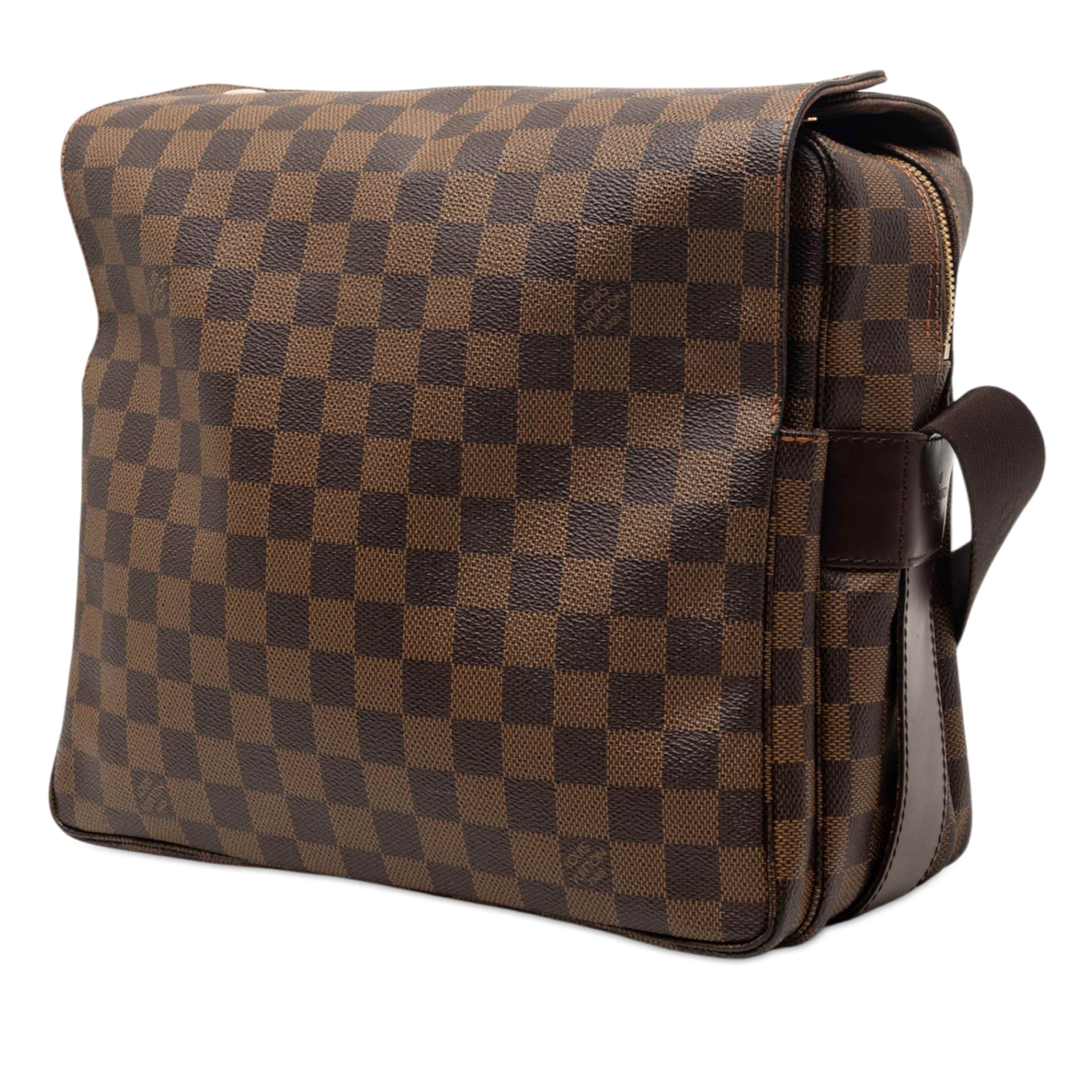 Louis Vuitton Damier Ebene Naviglio, från Luxclusif, i färgen brun. Klicka för att öppna bilden i stort format
