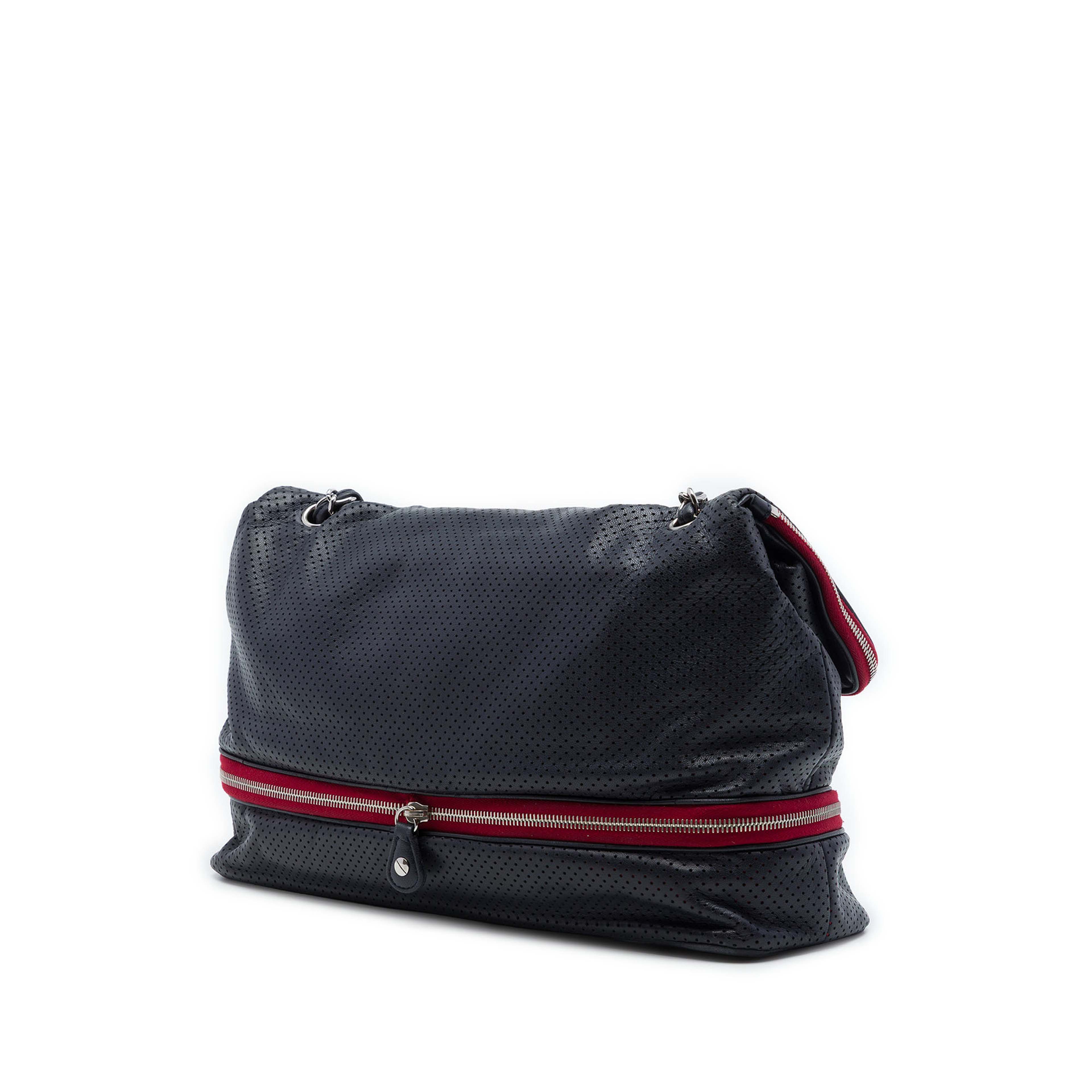 Chanel Perforated Calfskin Expandable Shoulder Bag, från Luxclusif, i färgen blå. Klicka för att öppna bilden i stort format