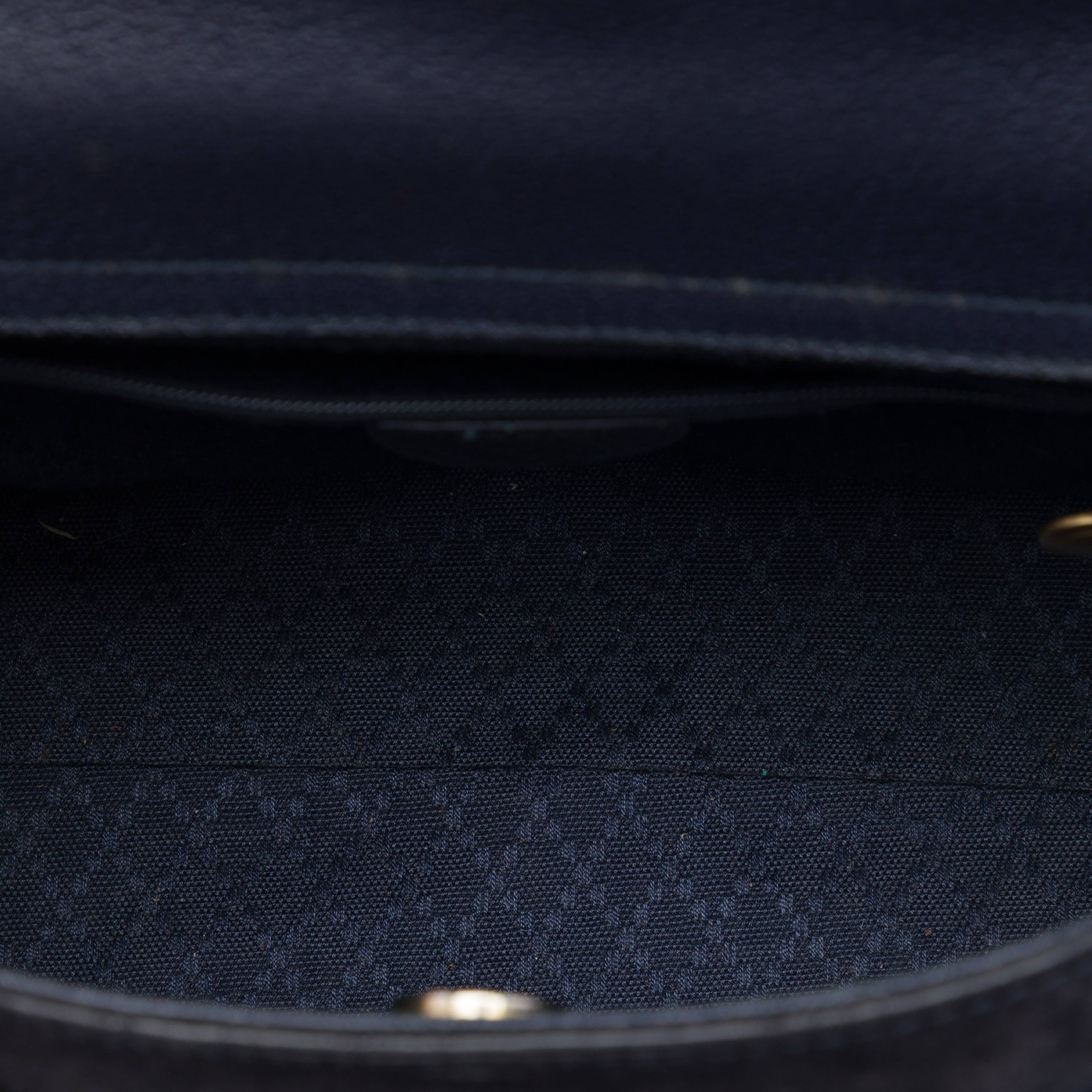Gucci Suede Bamboo Satchel, från Luxclusif, i färgen blå. Klicka för att öppna bilden i stort format
