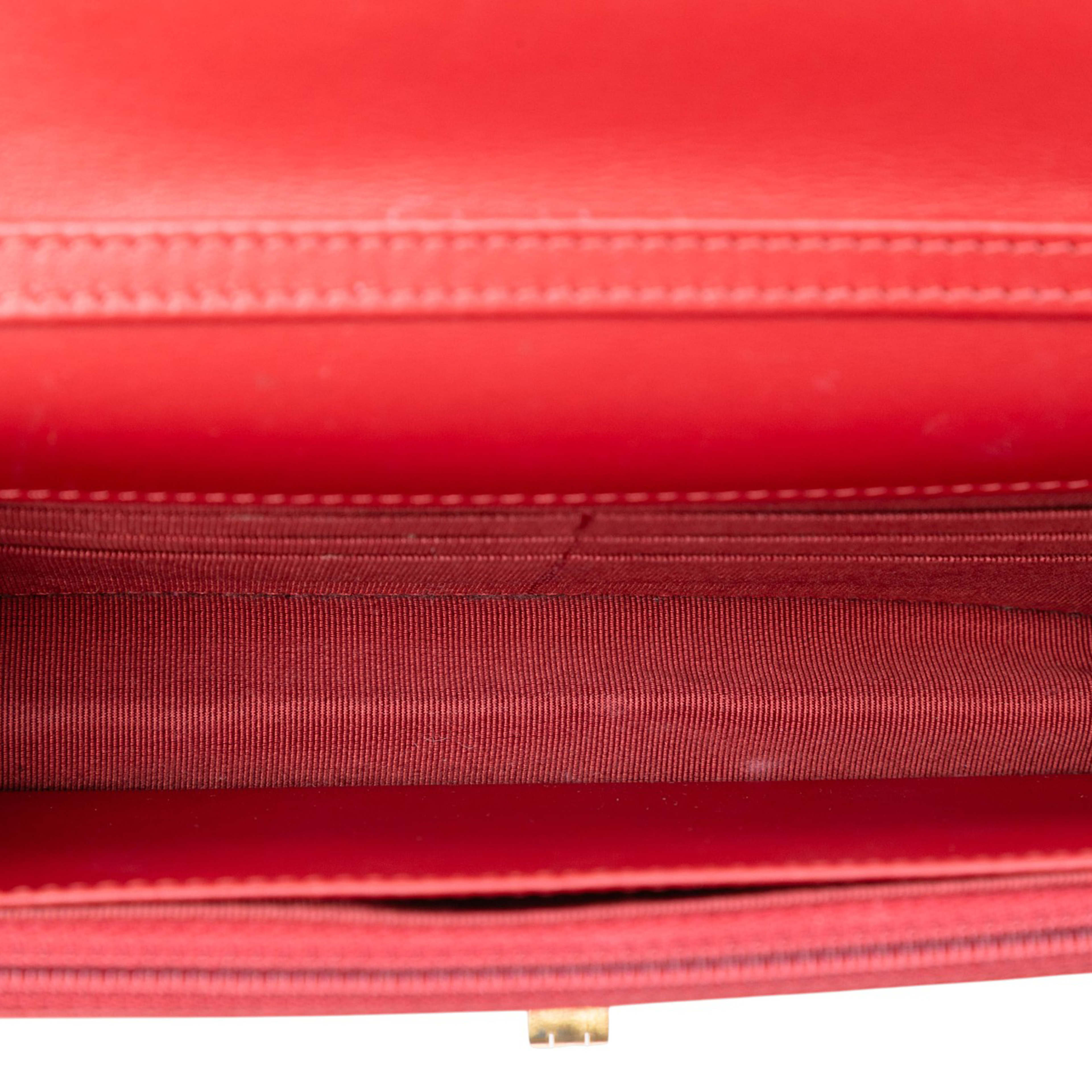 Chanel Quilted Tweed Reissue 2.55 Wallet On Chain, från Luxclusif, i färgen pink. Klicka för att öppna bilden i stort format