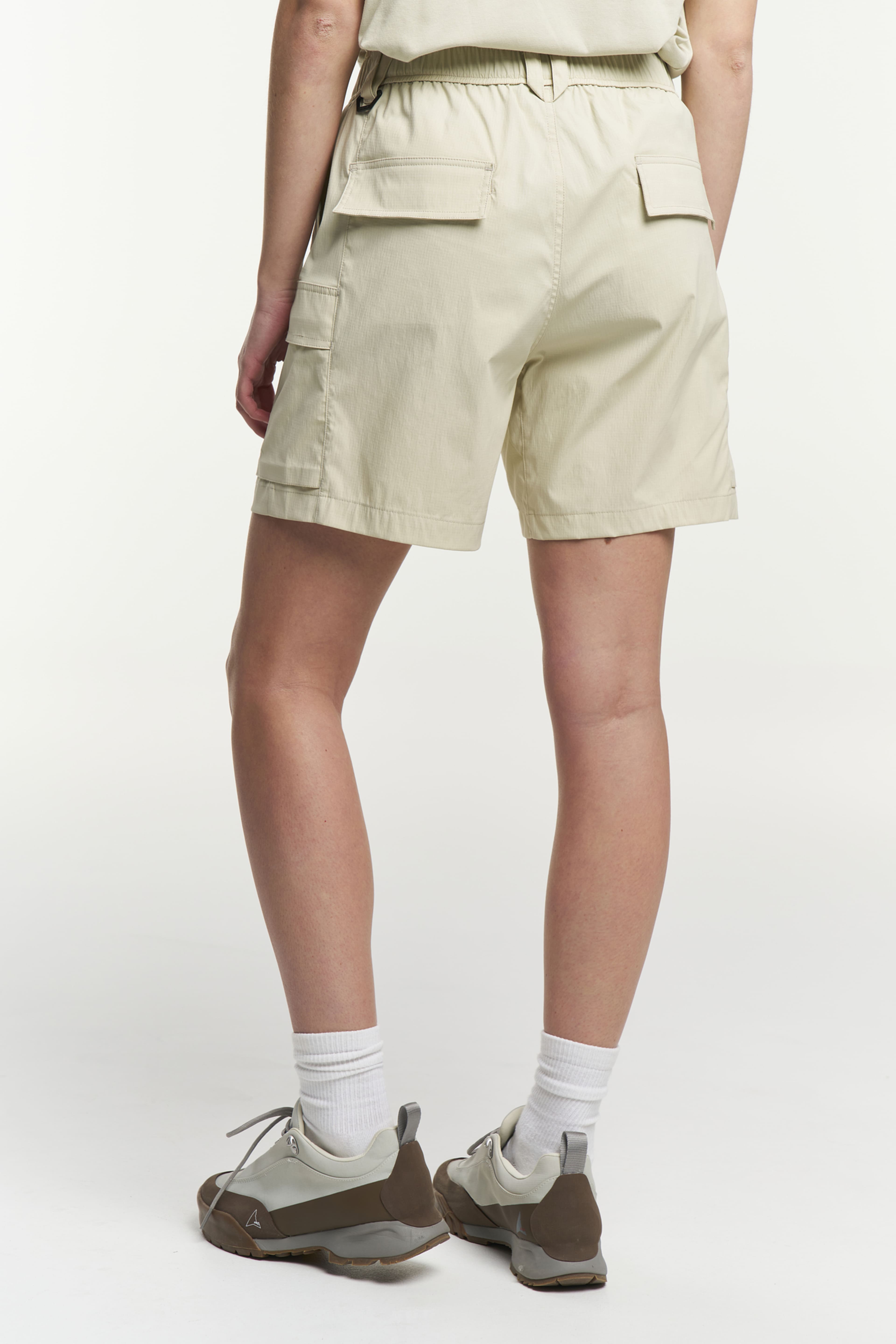 Camper Cargo Shorts Women, från Tenson, i färgen ljusbeige. Klicka för att öppna bilden i stort format
